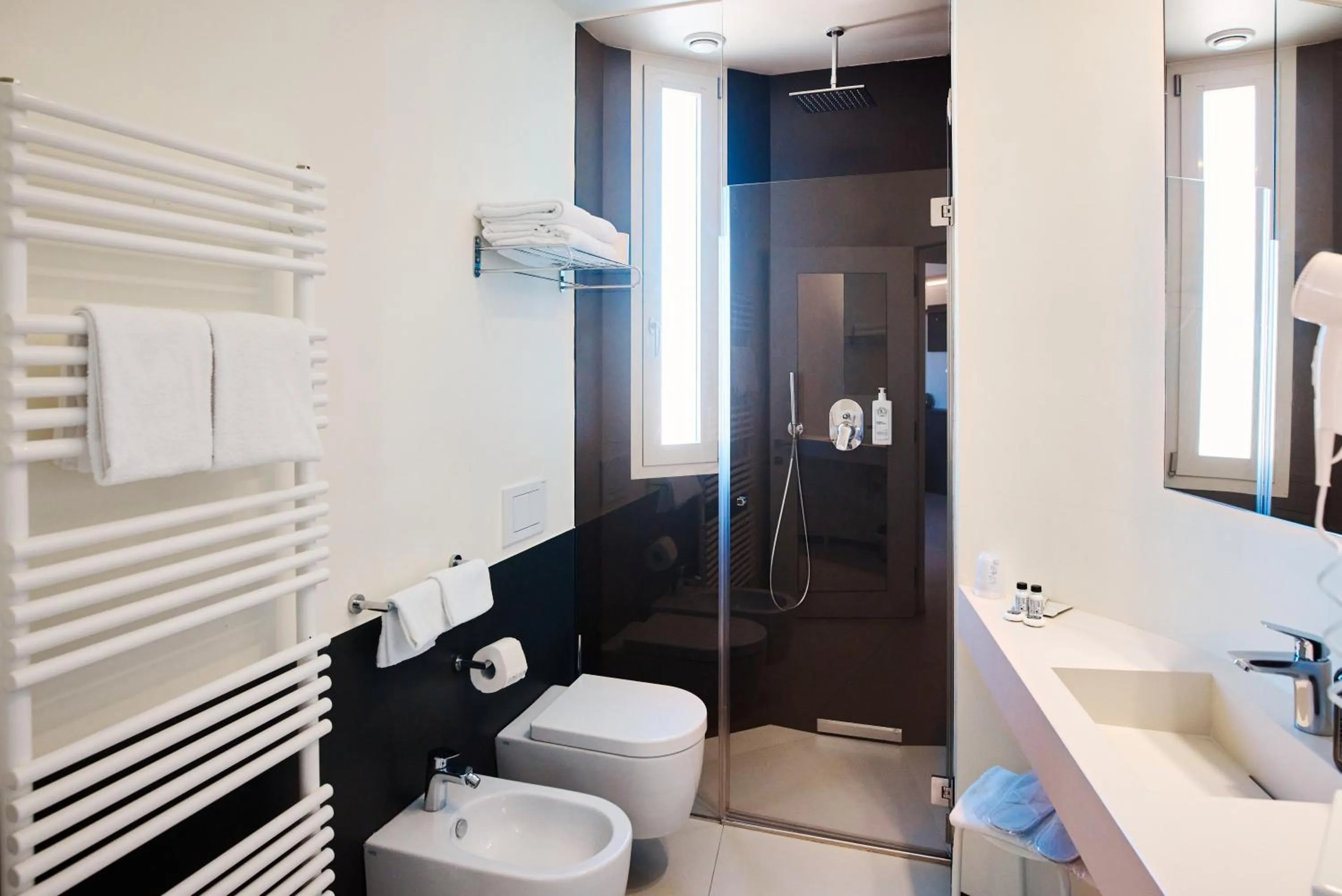 Shower in Residence Cristallo Senigallia