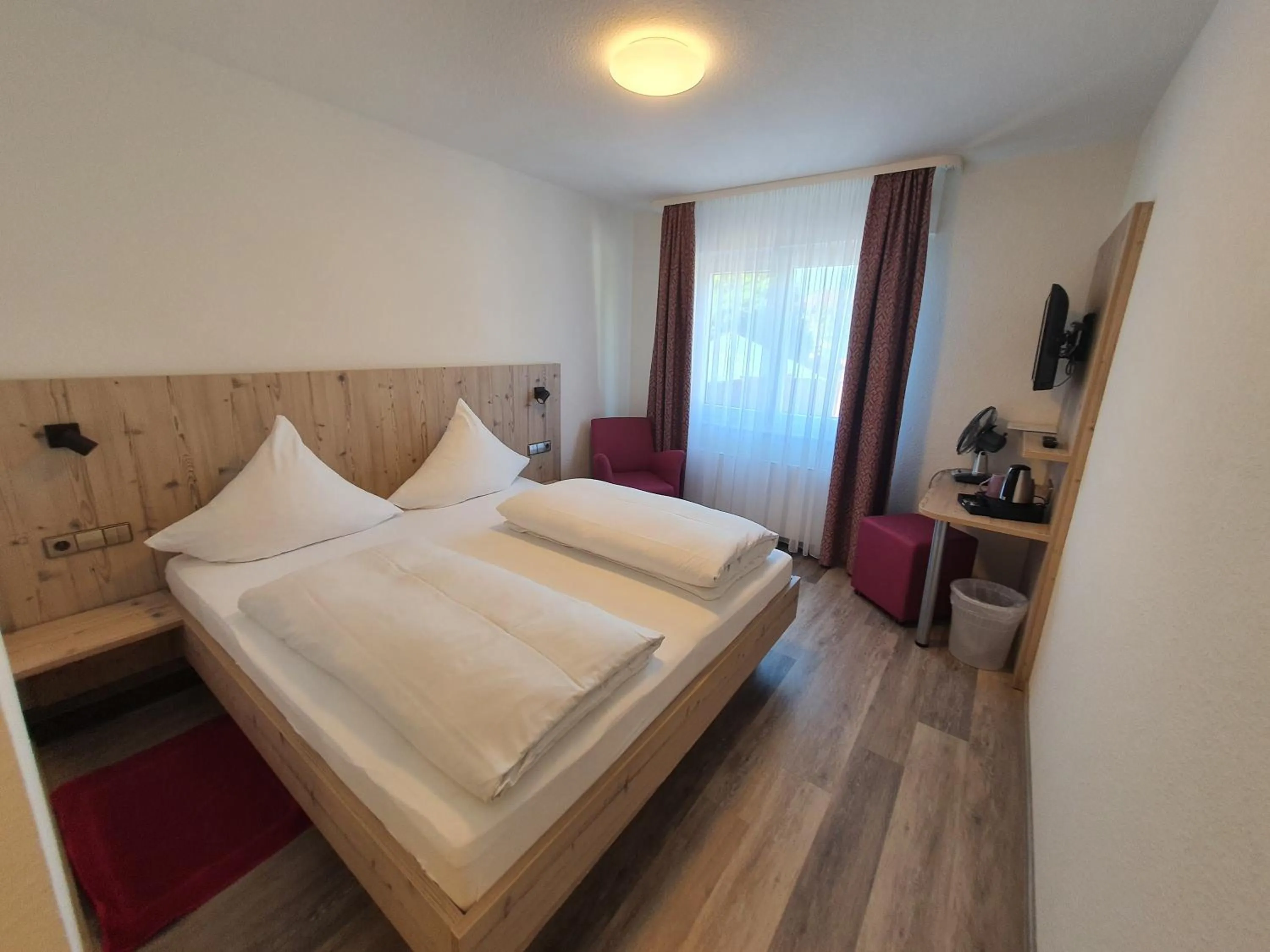 Photo of the whole room, Bed in Hotel Neuenburger Hof