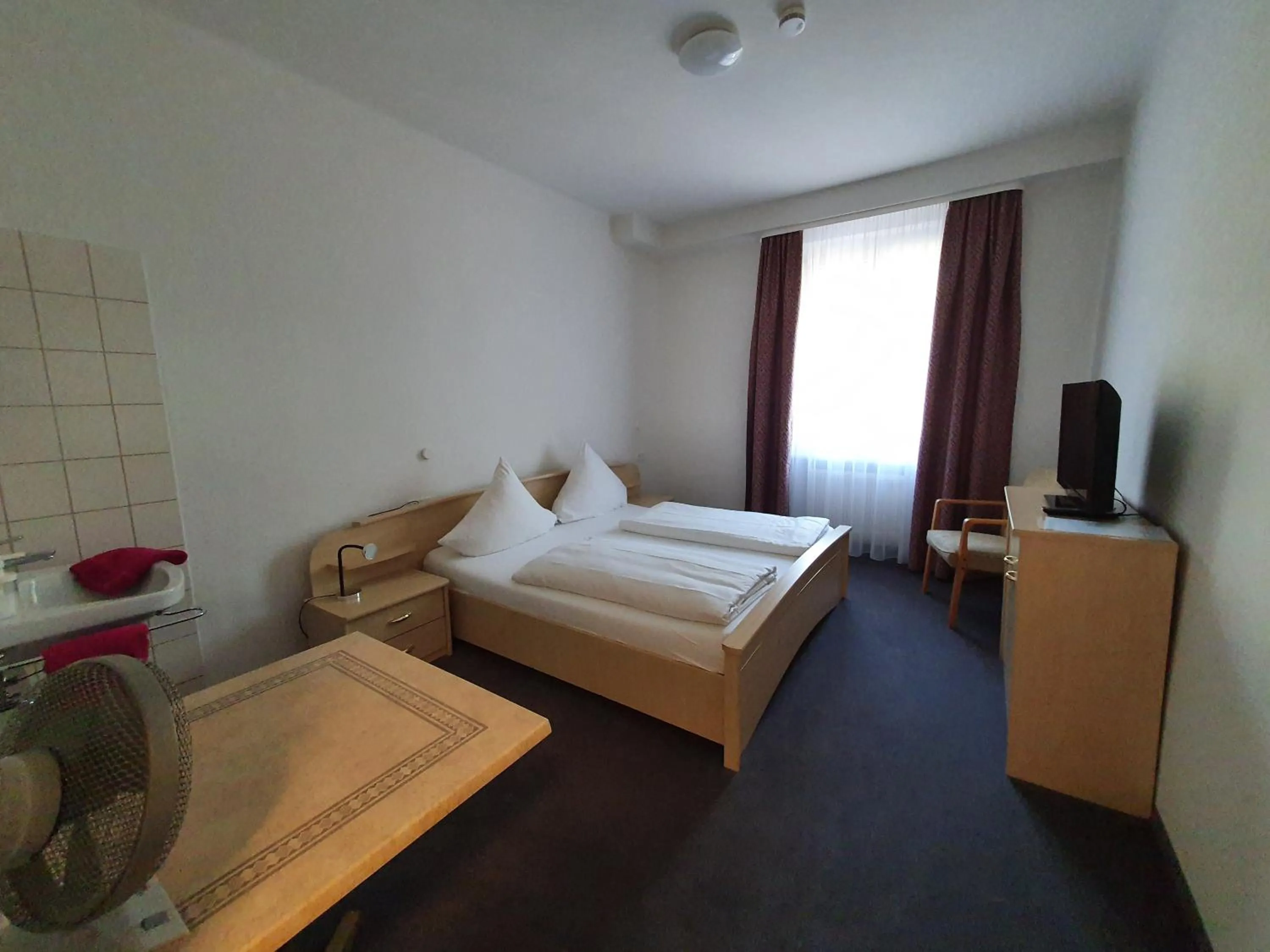 Photo of the whole room, Bed in Hotel Neuenburger Hof