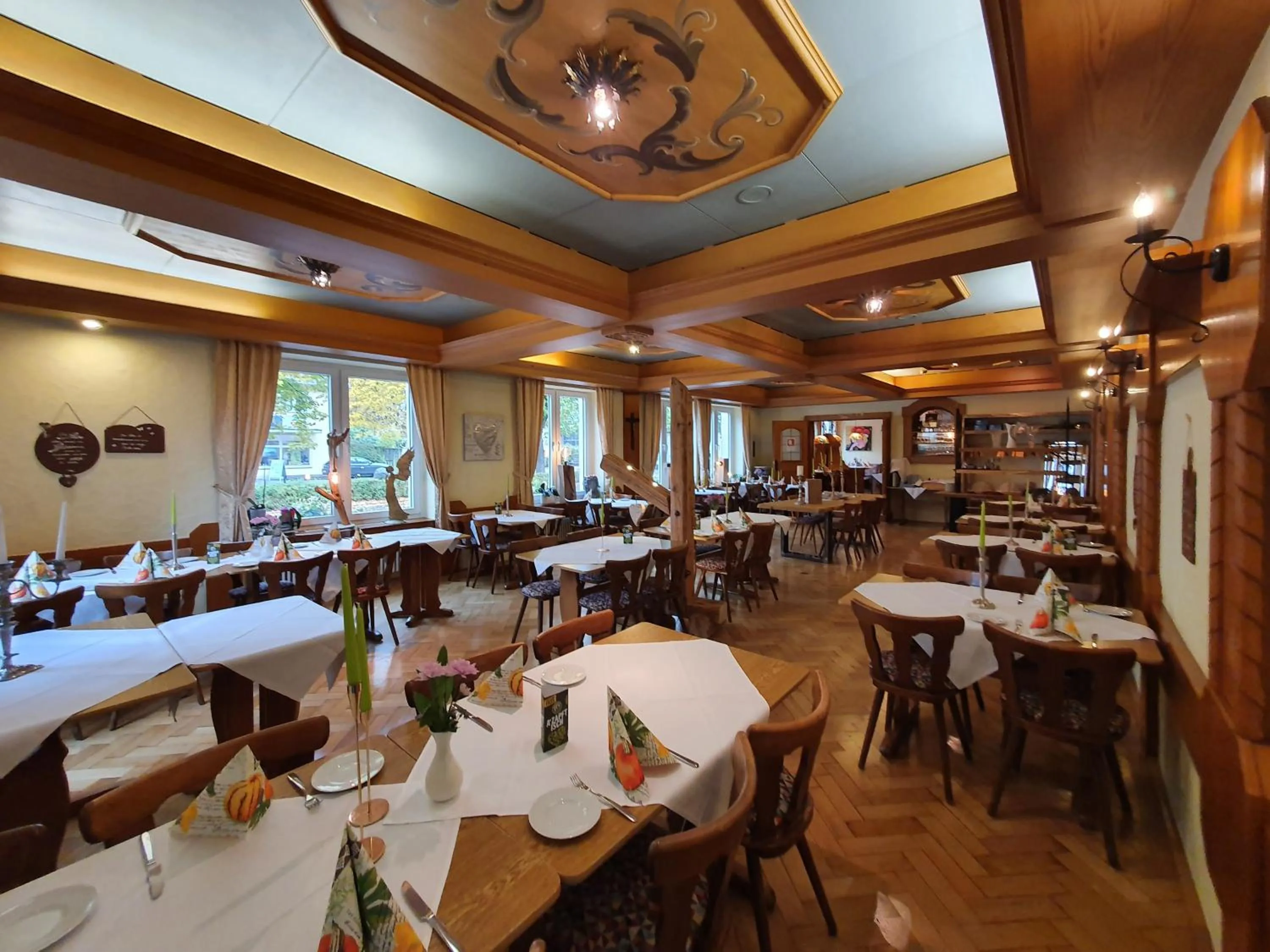 Restaurant/places to eat in Hotel Neuenburger Hof