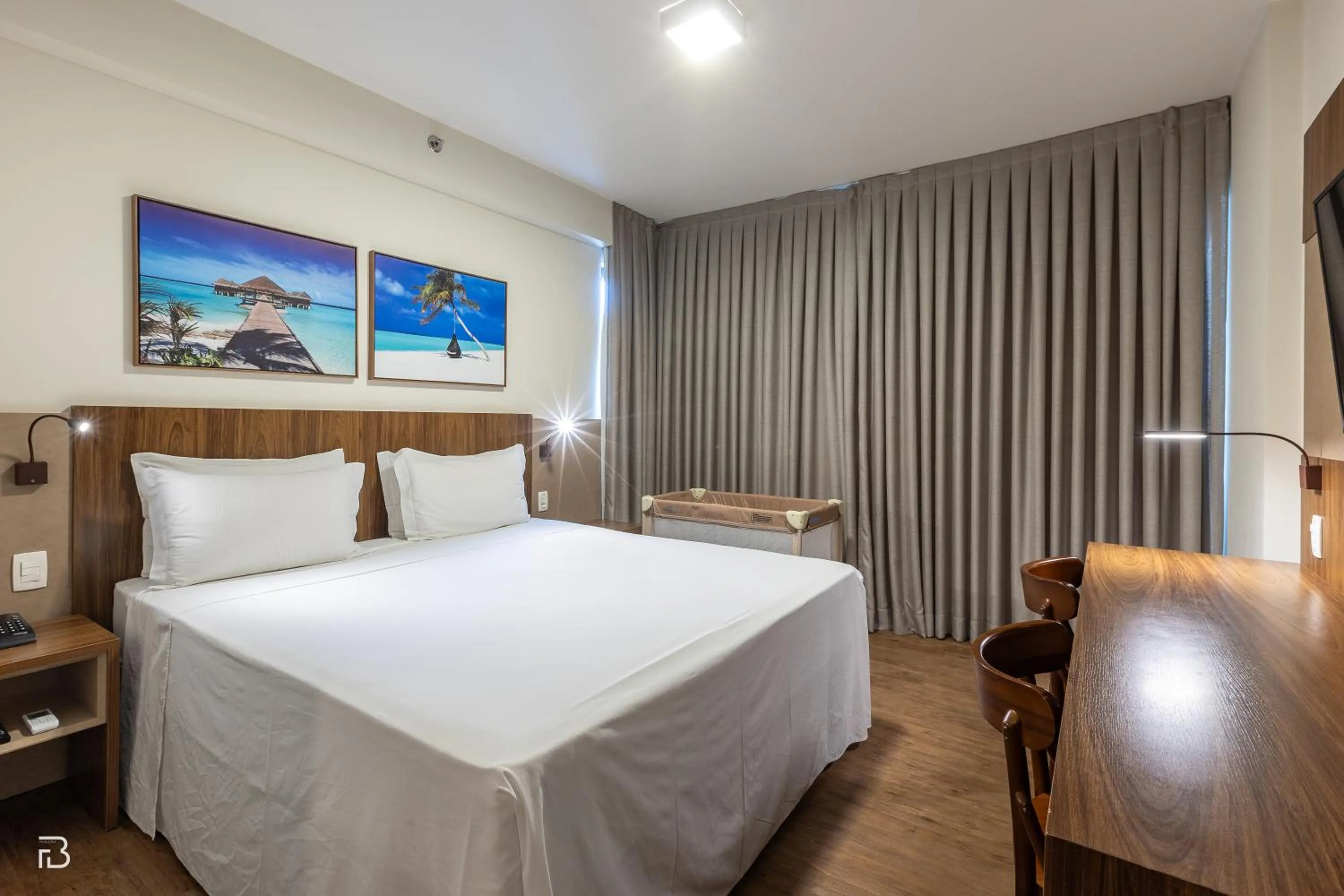 cot, Bed in Gran Executive Hotel