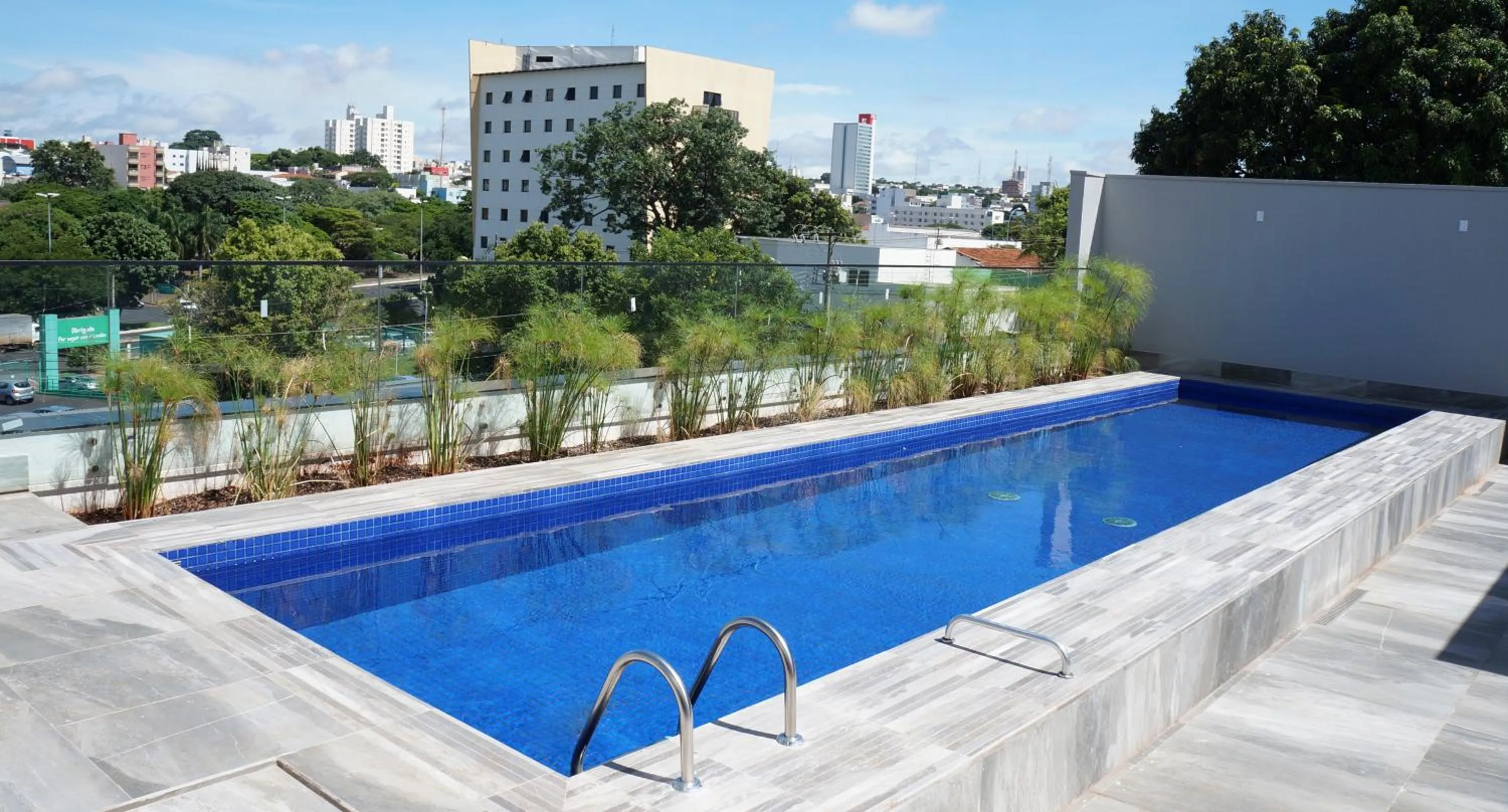 Swimming pool in Gran Executive Hotel