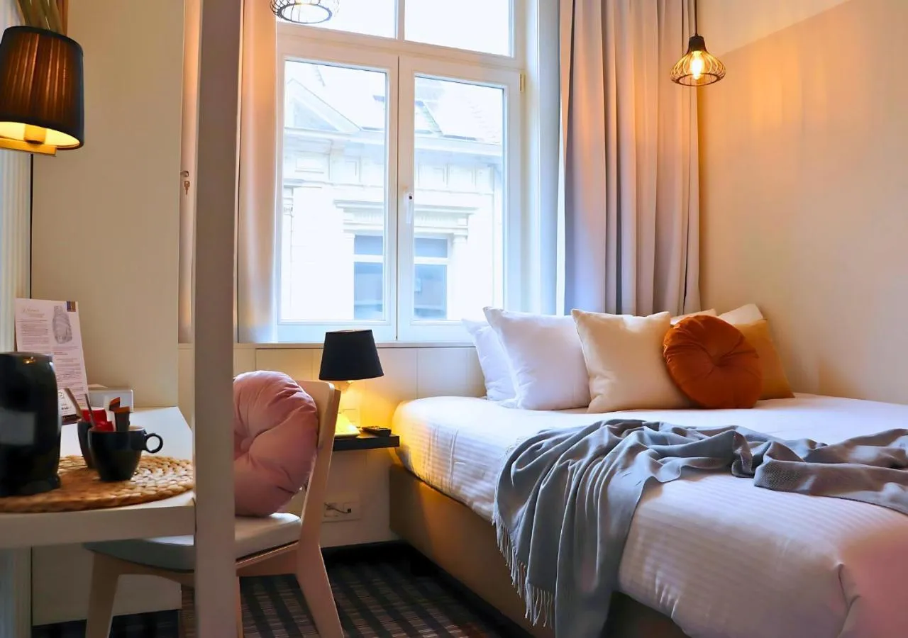 Bedroom, Bed in Leopold Hotel Ostend