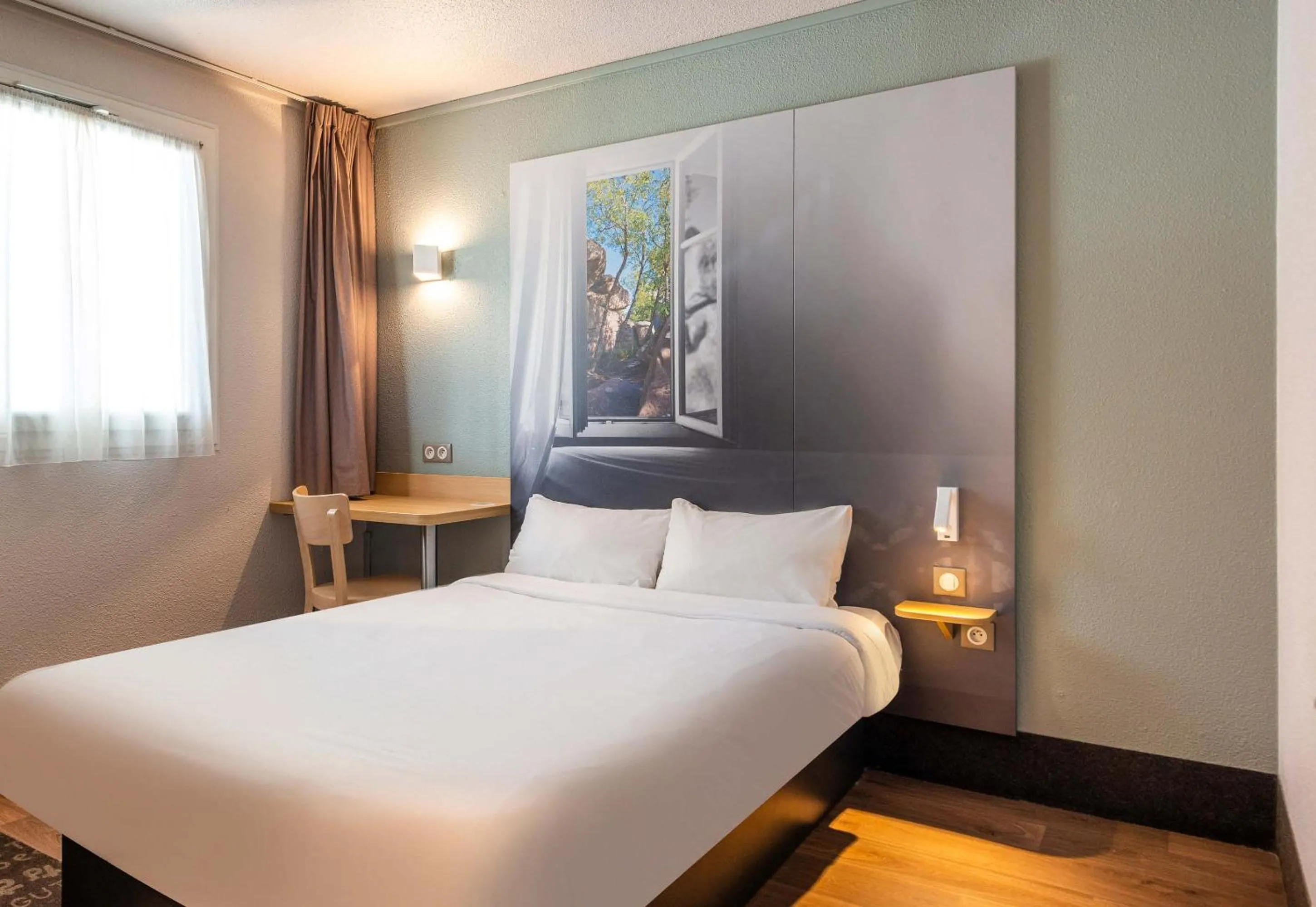 Bedroom, Bed in B&B HOTEL Nantes Parc Expos La Chapelle