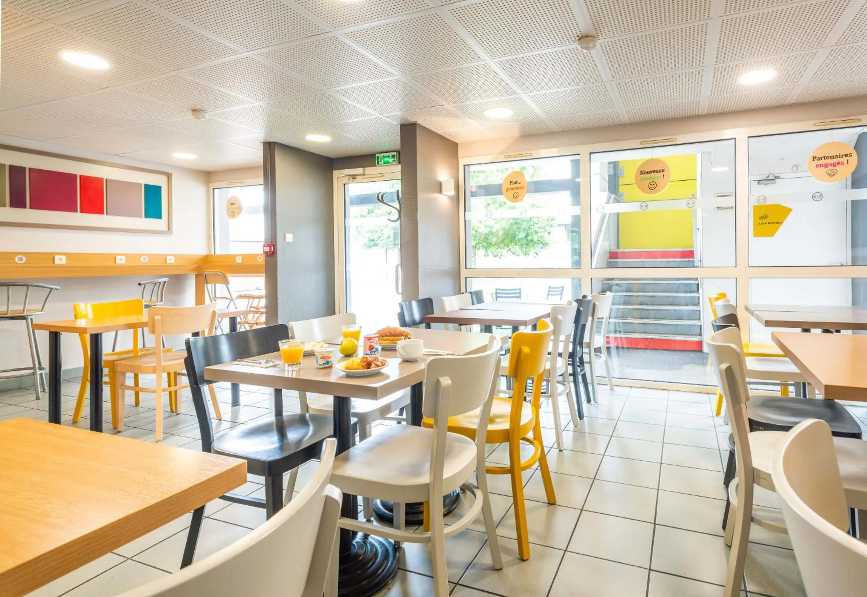 Restaurant/places to eat in B&B HOTEL Nantes Parc Expos La Chapelle