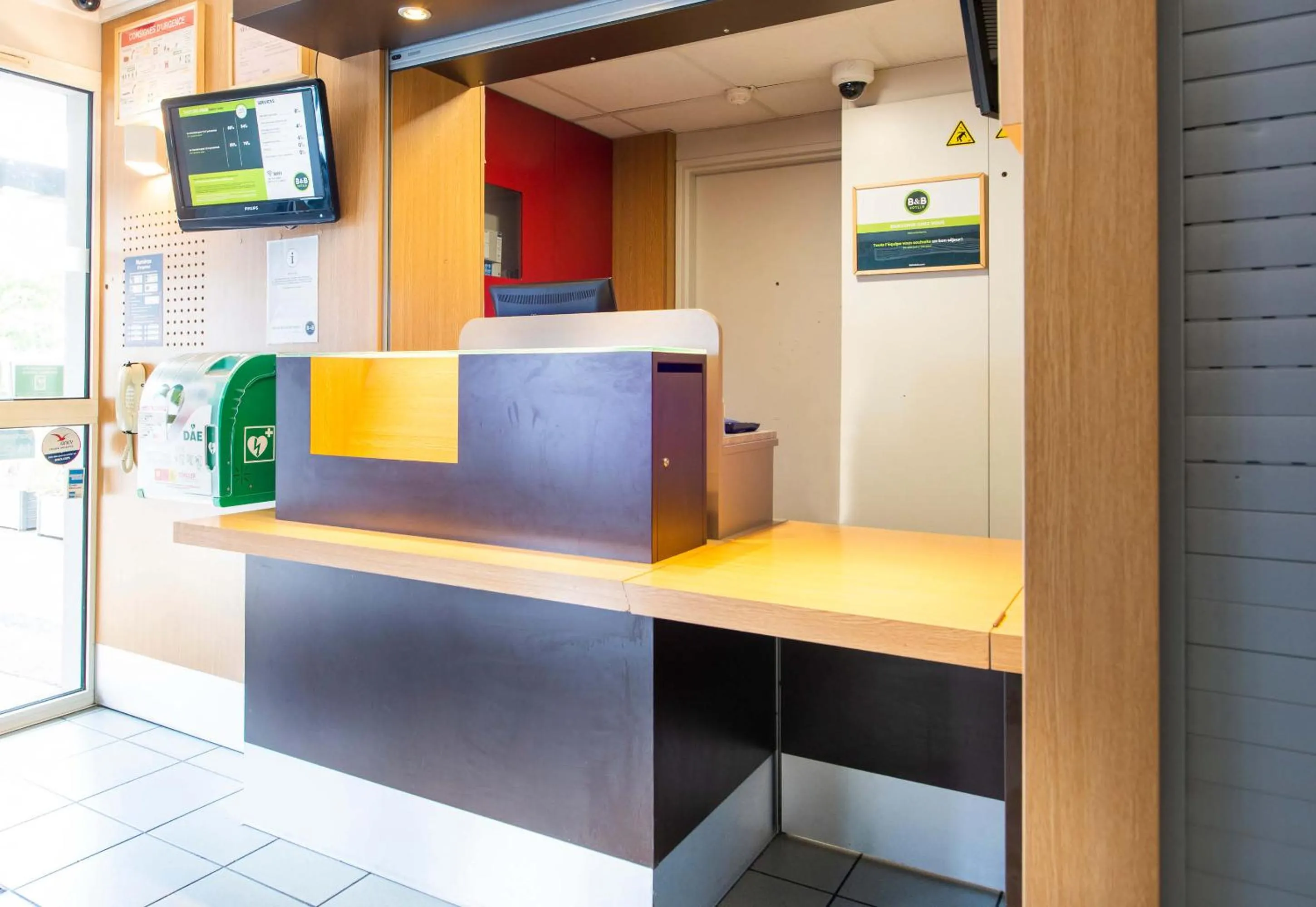 Lobby or reception in B&B HOTEL Nantes Parc Expos La Chapelle