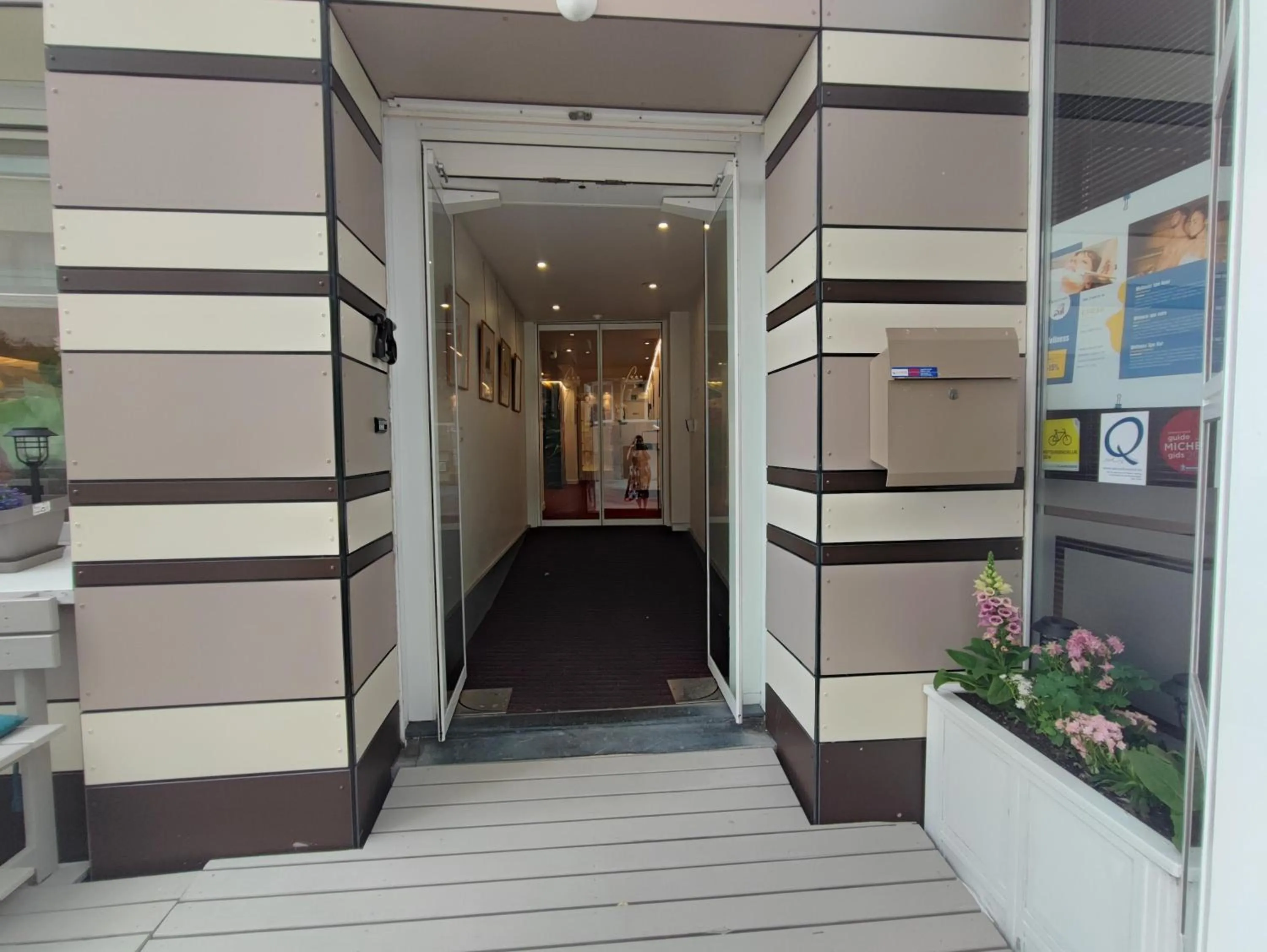 Facade/entrance in Hotel Glenmore