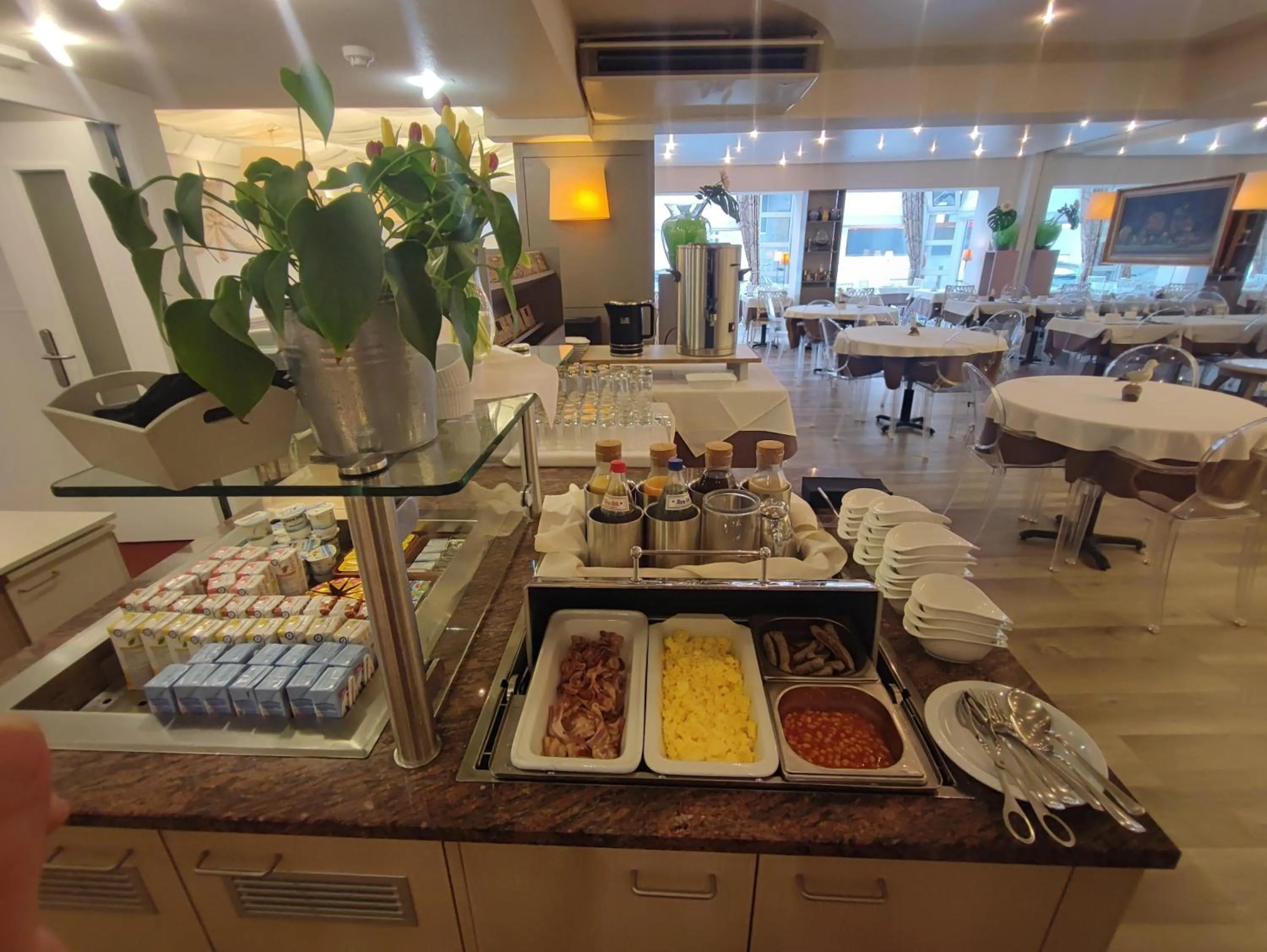 Restaurant/places to eat in Hotel Glenmore