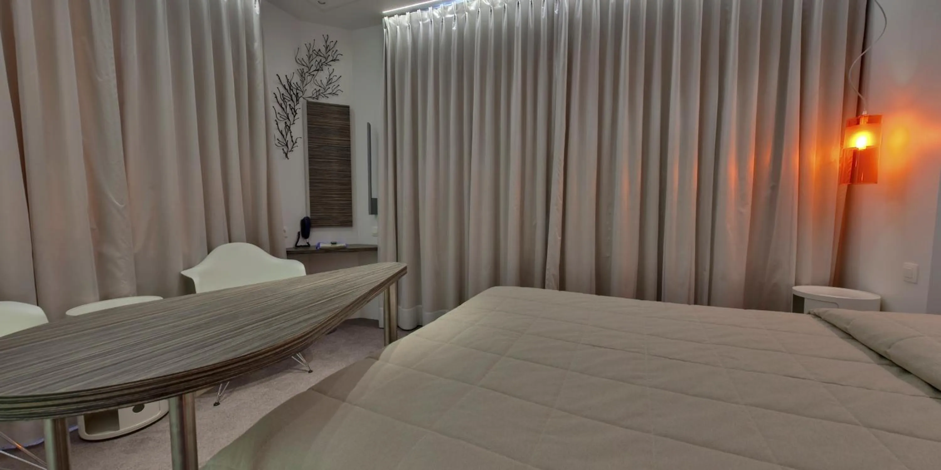 Bed in Hotel Glenmore