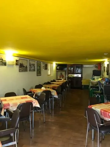 Restaurant/places to eat in Hotel MIRO'