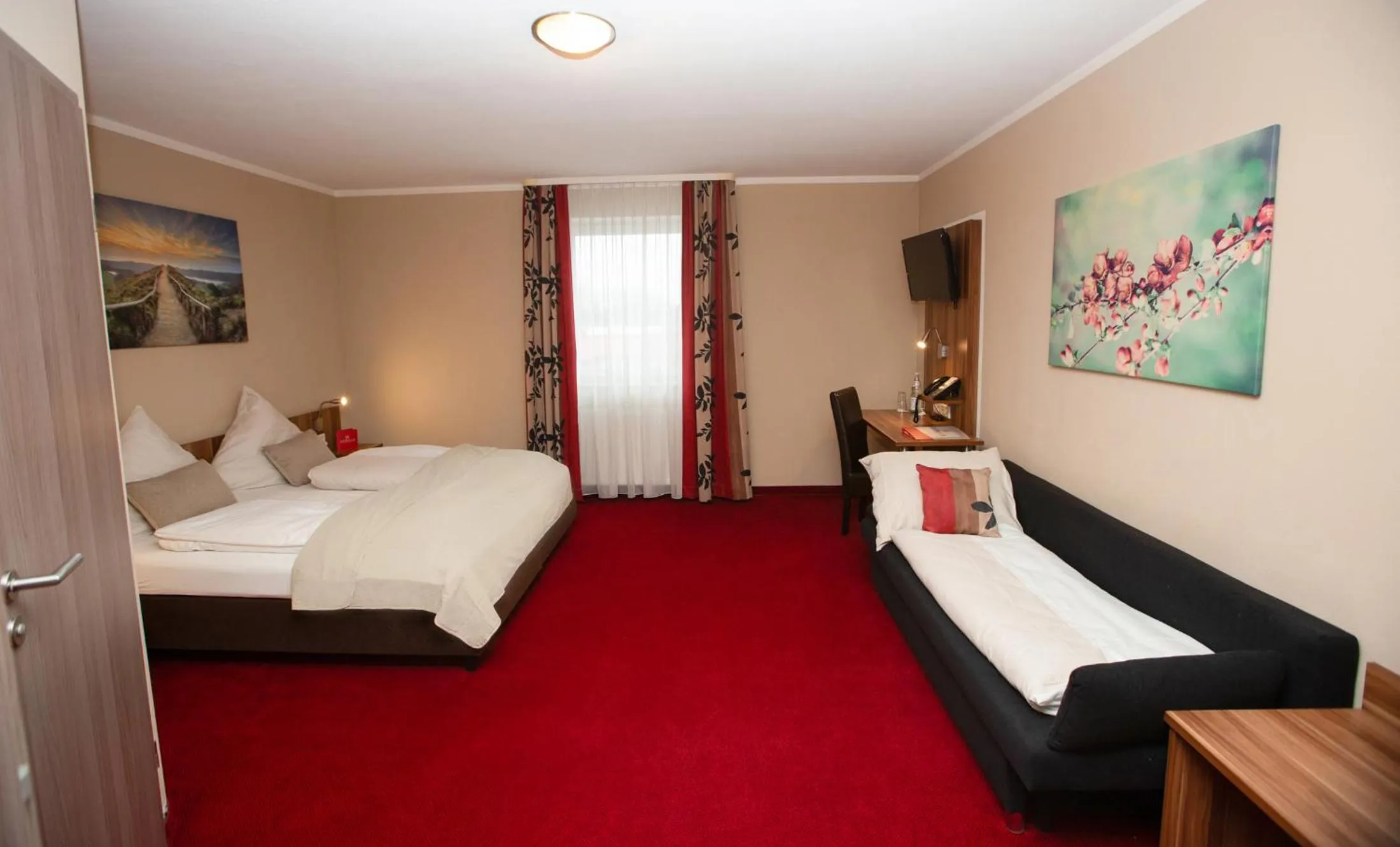 Photo of the whole room, Bed in Auwald Hotel