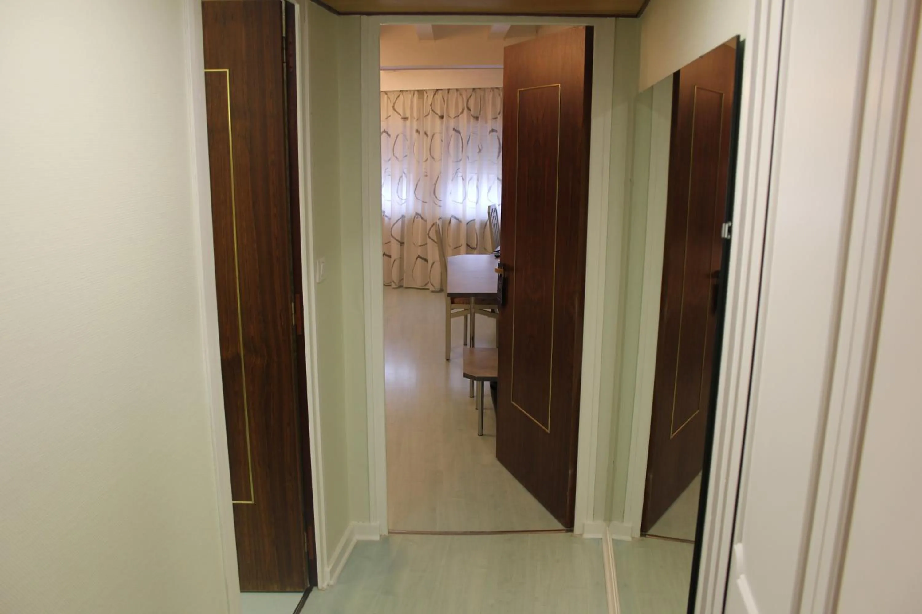 Decorative detail in Hôtel Saint-Hubert