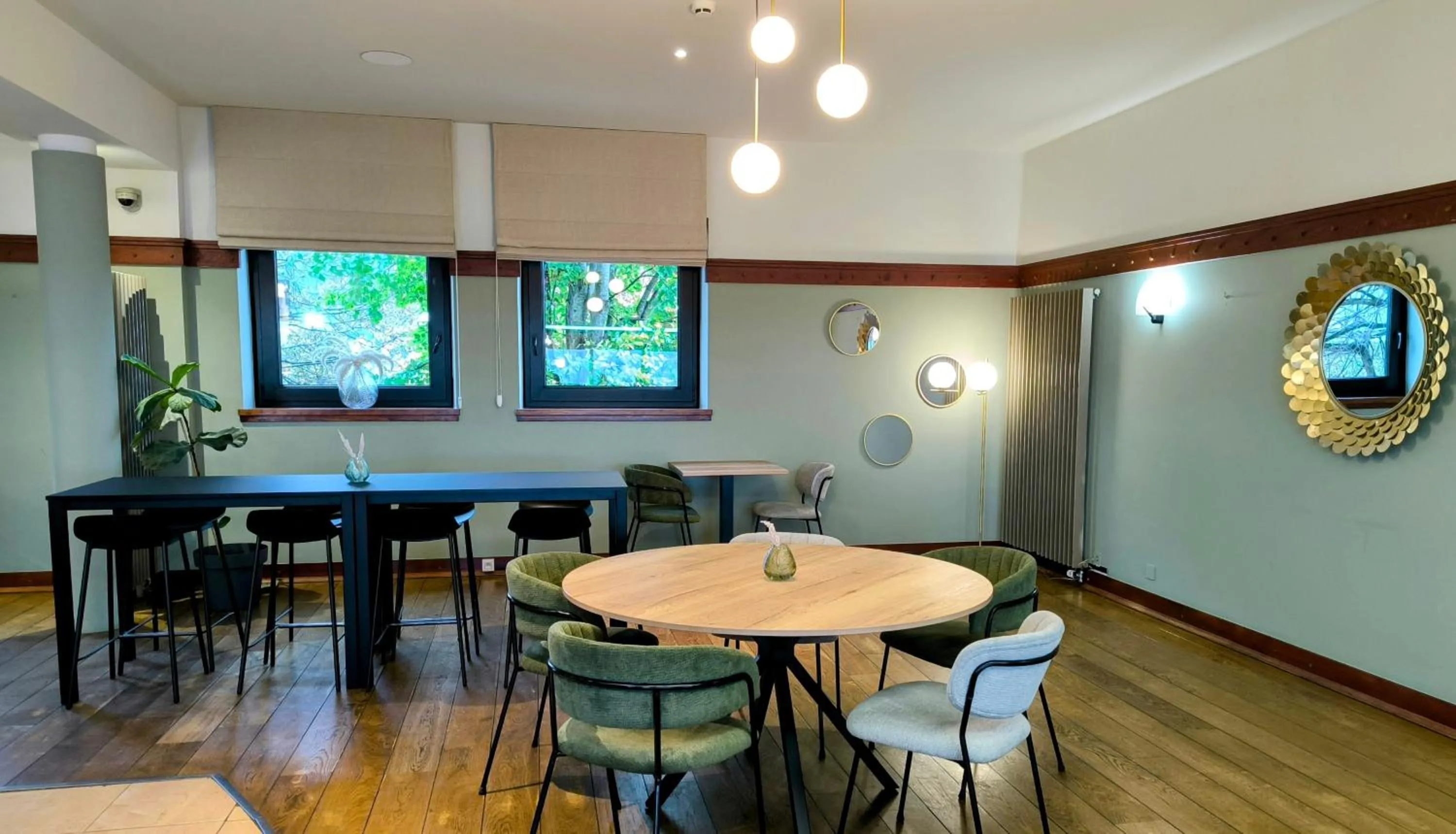 Buffet breakfast in Hôtel L'Amandier