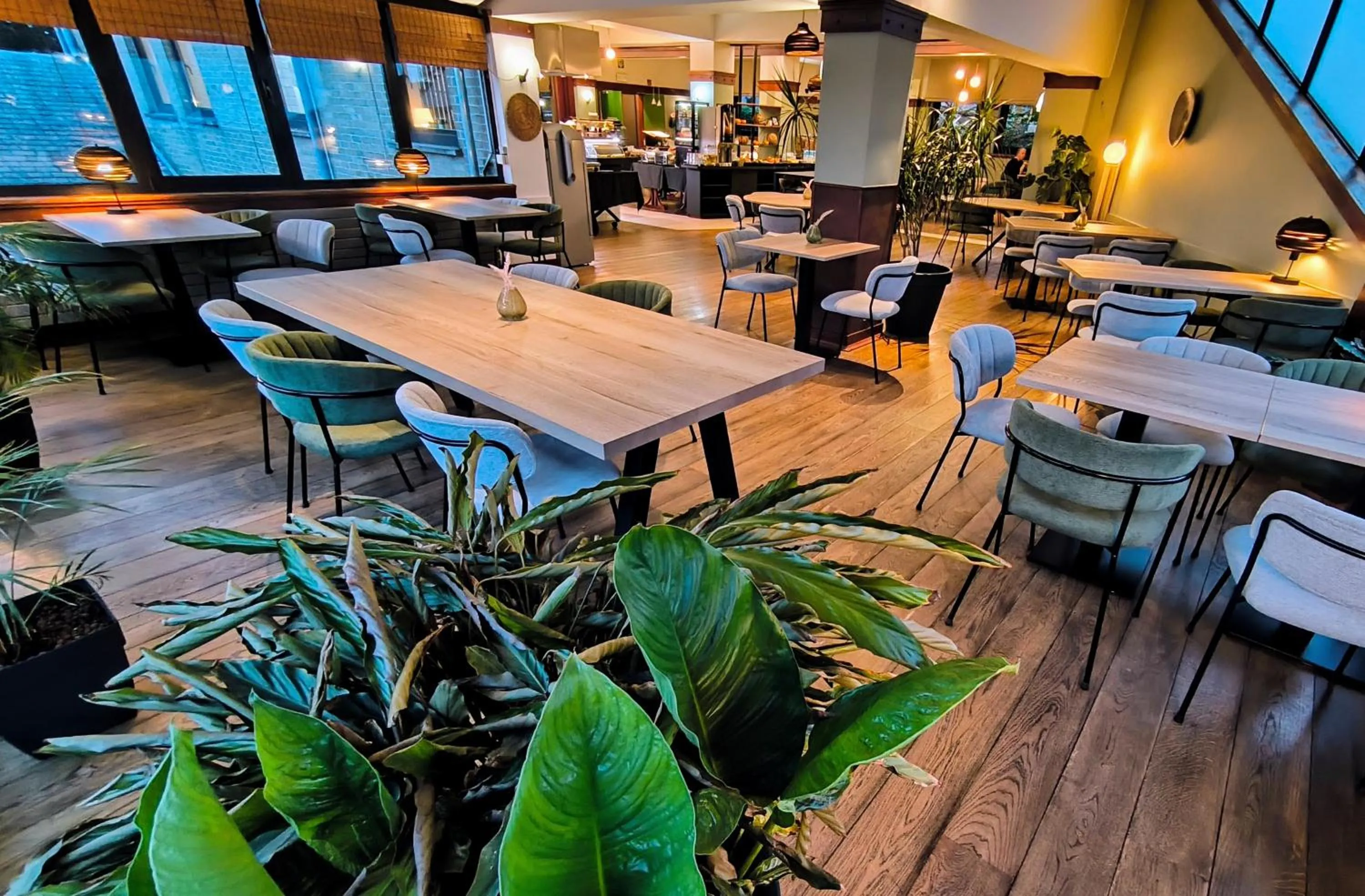 Buffet breakfast in Hôtel L'Amandier