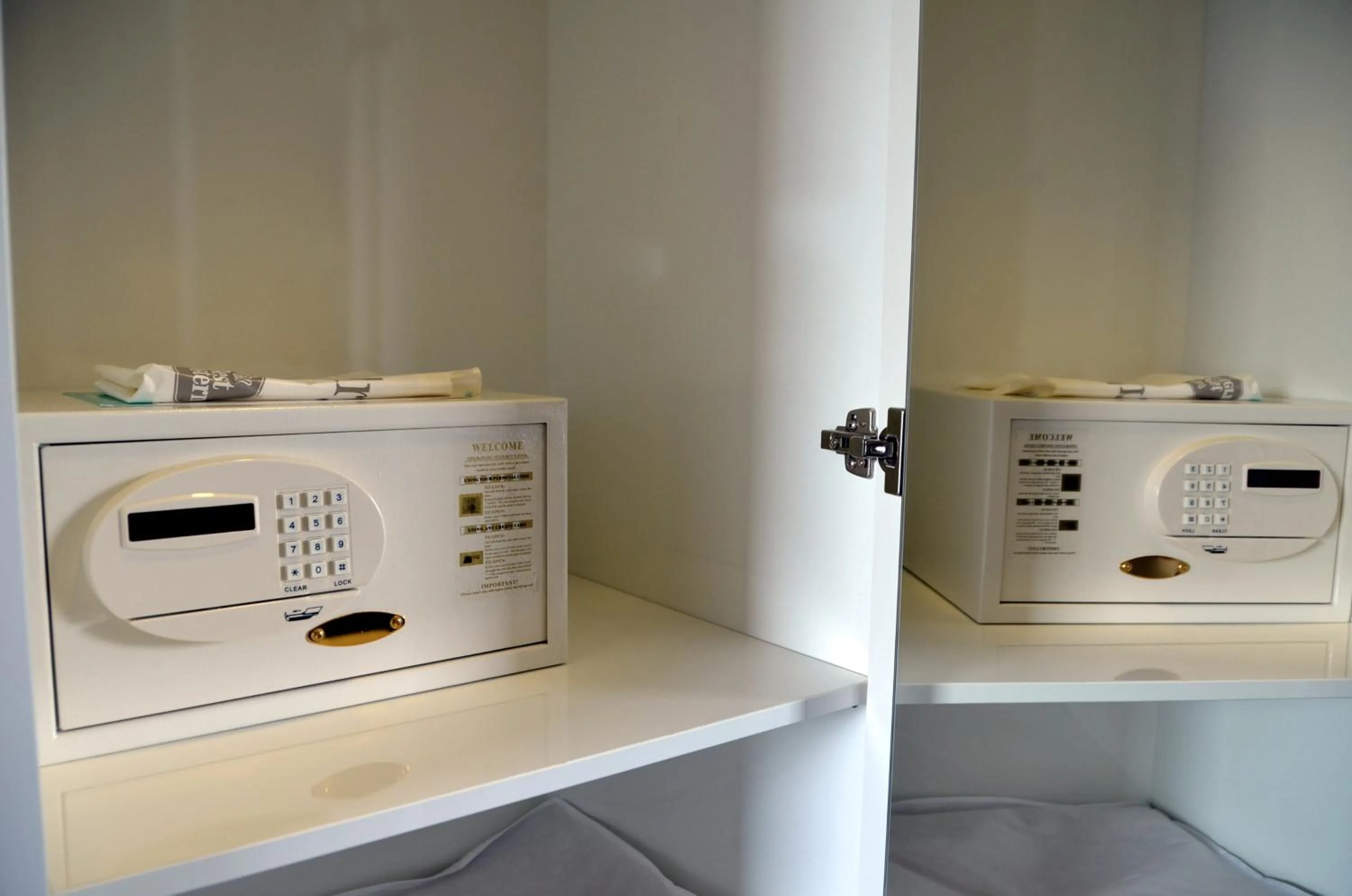 safe in Hôtel L'Amandier