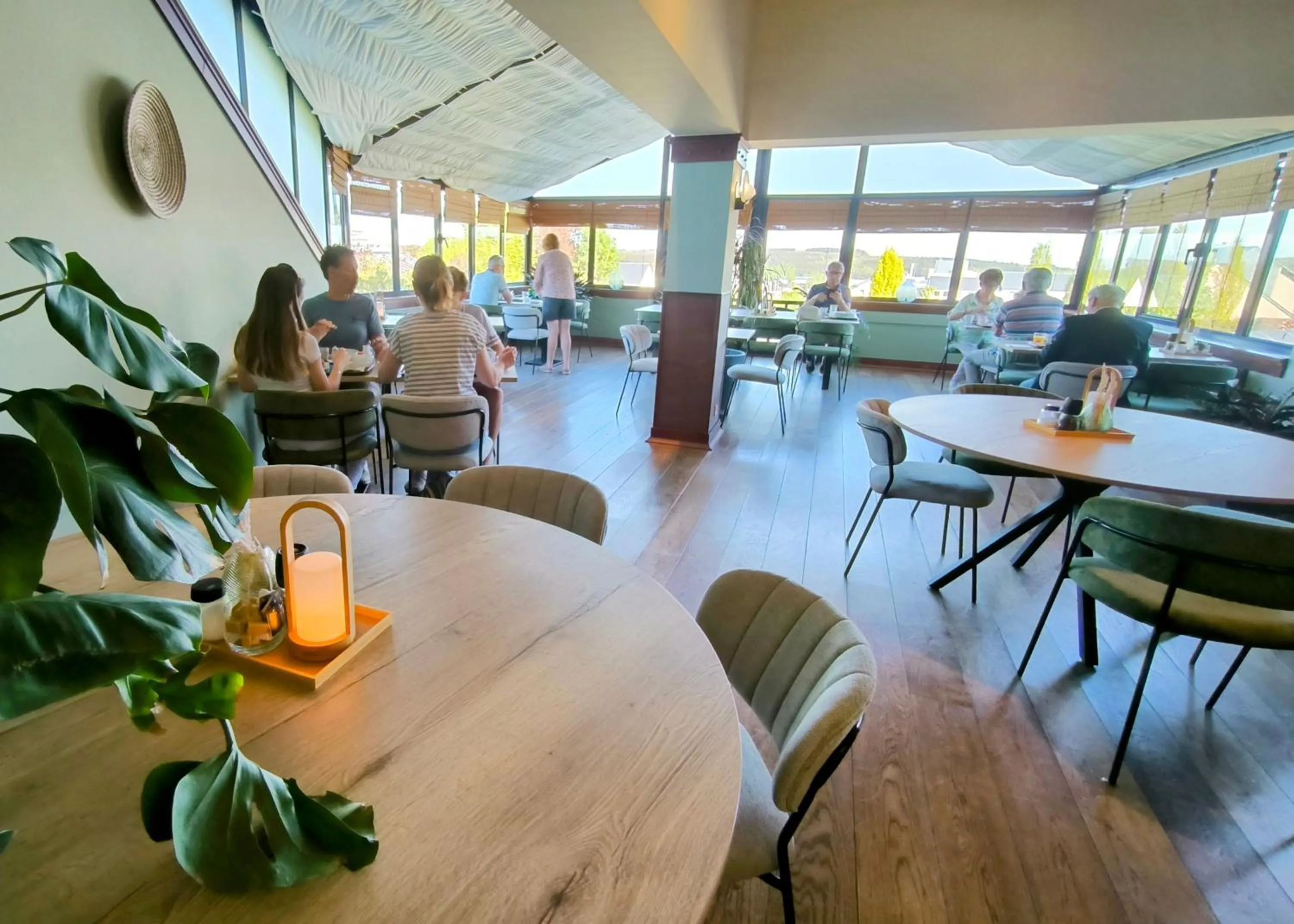 Breakfast in Hôtel L'Amandier