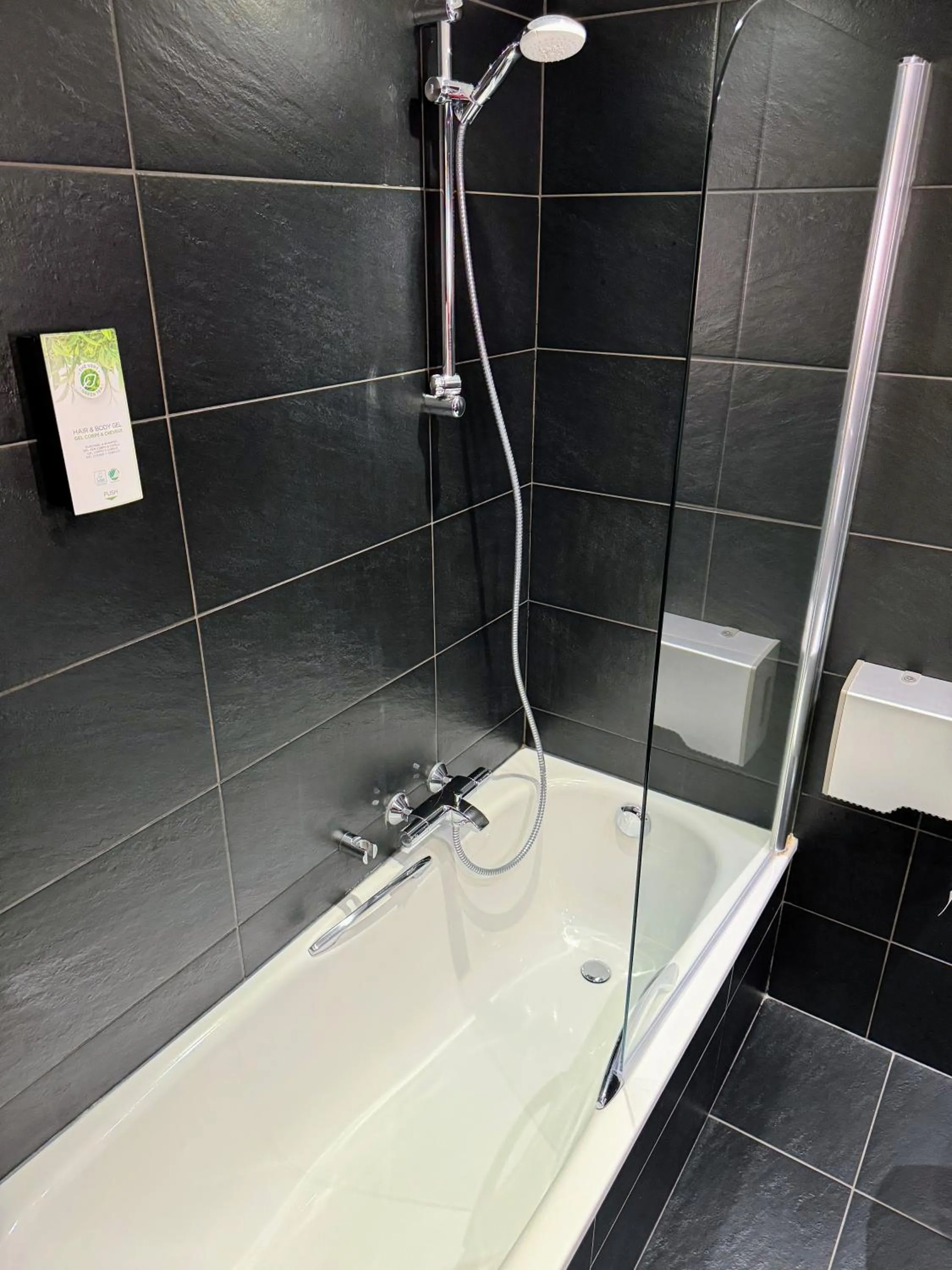 Bathroom in Hôtel L'Amandier