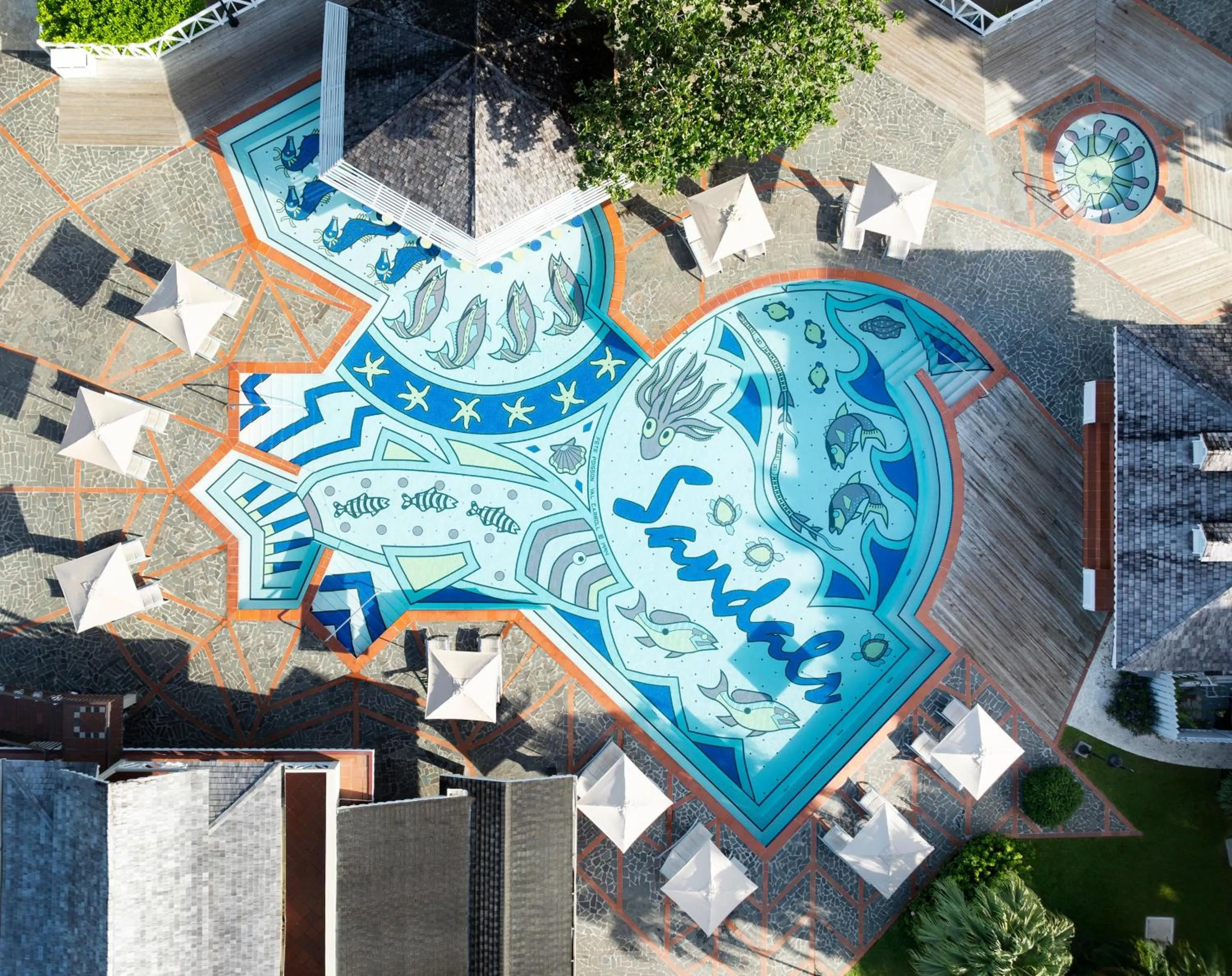 Swimming pool in Sandals Halcyon Beach All Inclusive - Couples Only