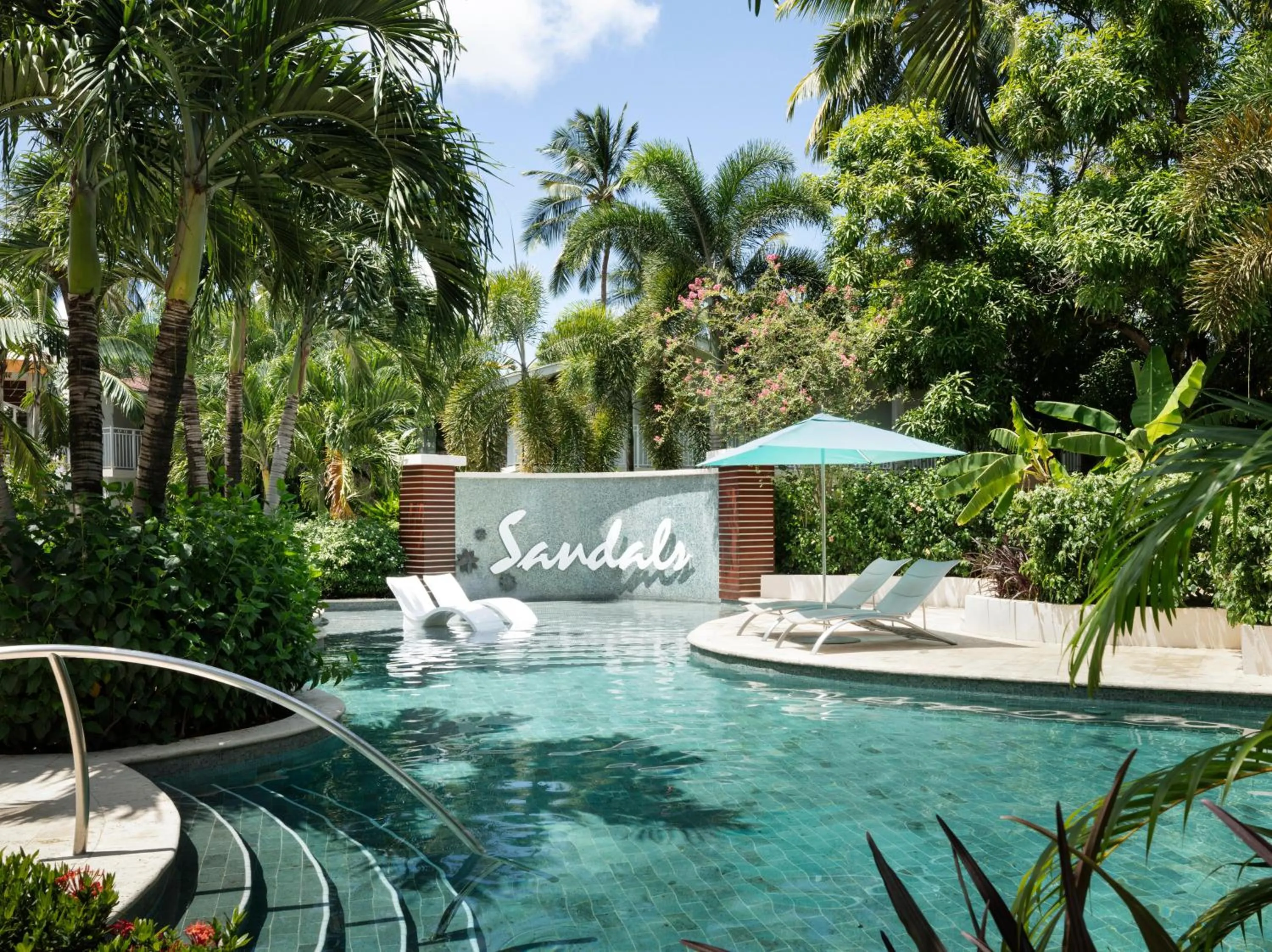 Swimming pool in Sandals Halcyon Beach All Inclusive - Couples Only