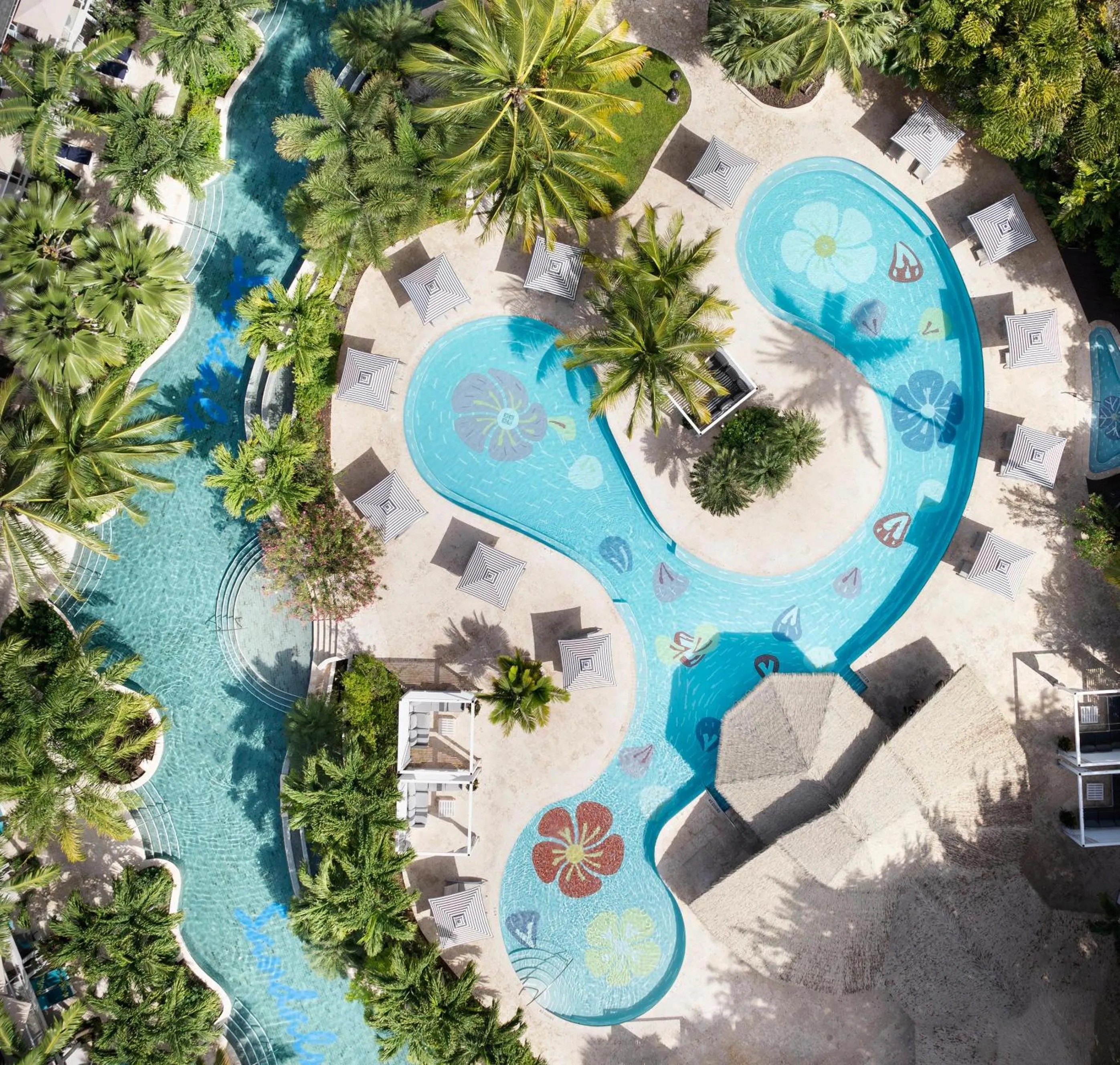 Swimming pool in Sandals Halcyon Beach All Inclusive - Couples Only