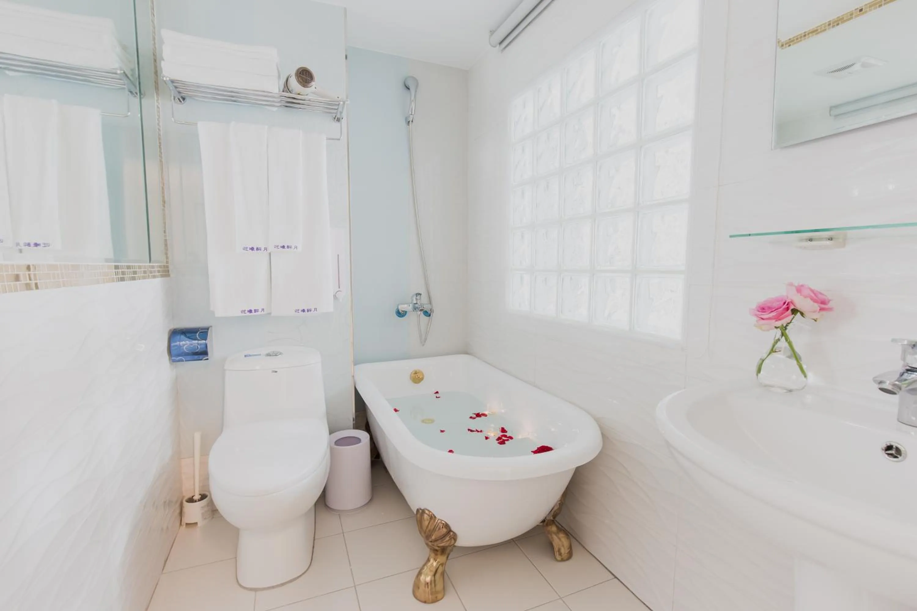 Bathroom in 瑞豐夜市 Welcome The Sun Enjoy The Moon