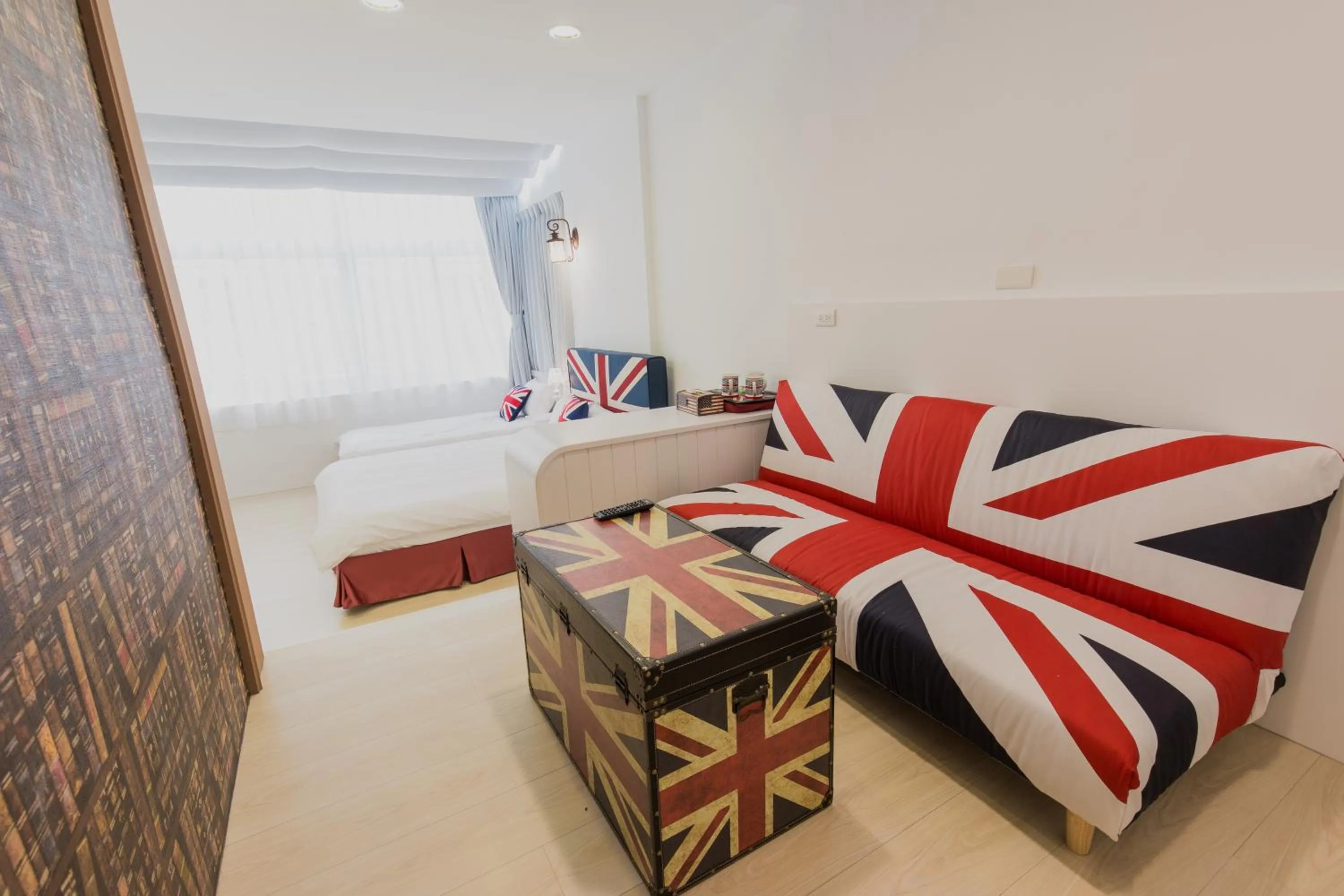 Living room, Bed in 瑞豐夜市 Welcome The Sun Enjoy The Moon