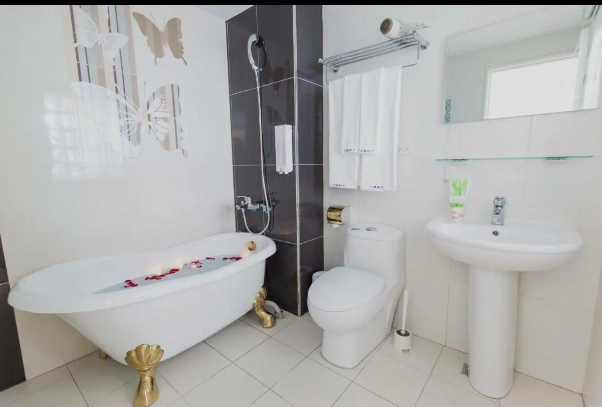 Shower in 瑞豐夜市 Welcome The Sun Enjoy The Moon