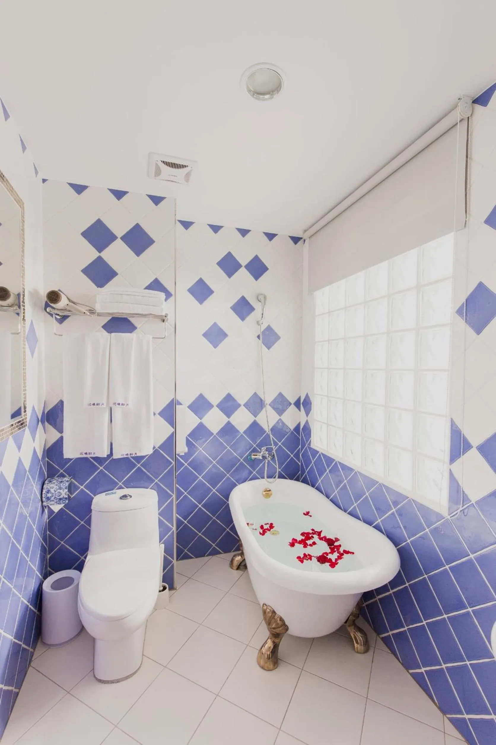 Bathroom in 瑞豐夜市 Welcome The Sun Enjoy The Moon