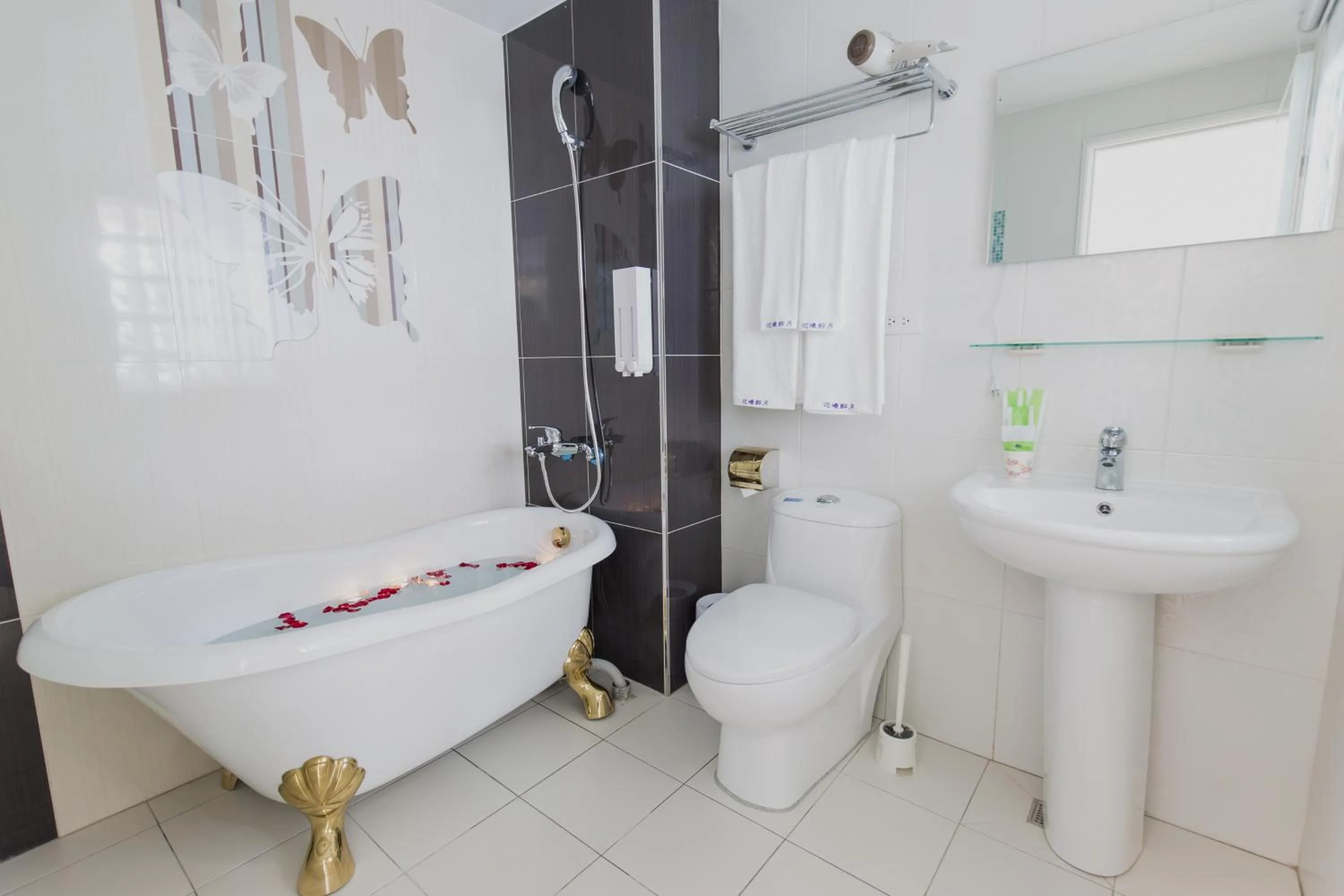 Bathroom in 瑞豐夜市 Welcome The Sun Enjoy The Moon