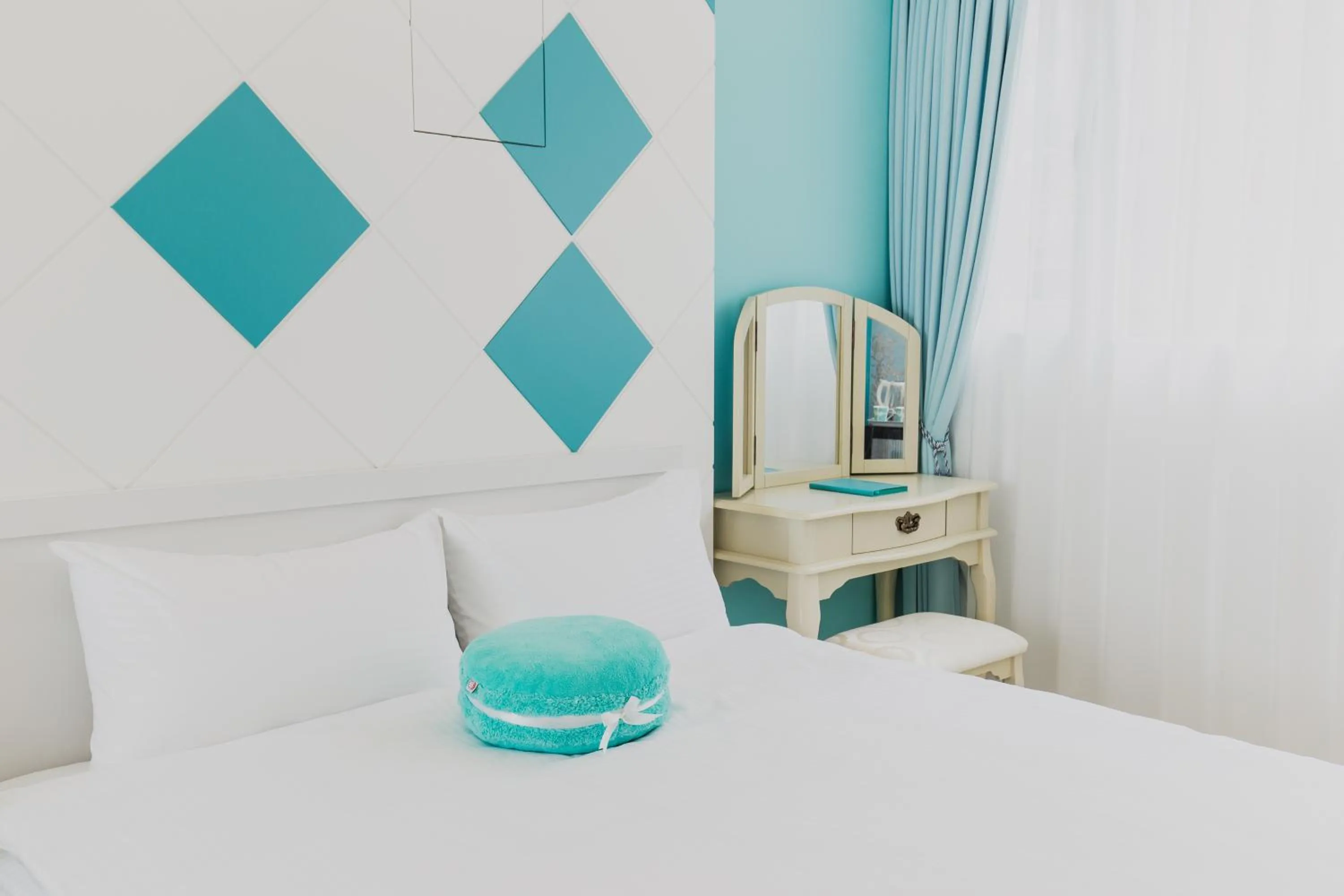 Seating area, Bed in 瑞豐夜市 Welcome The Sun Enjoy The Moon