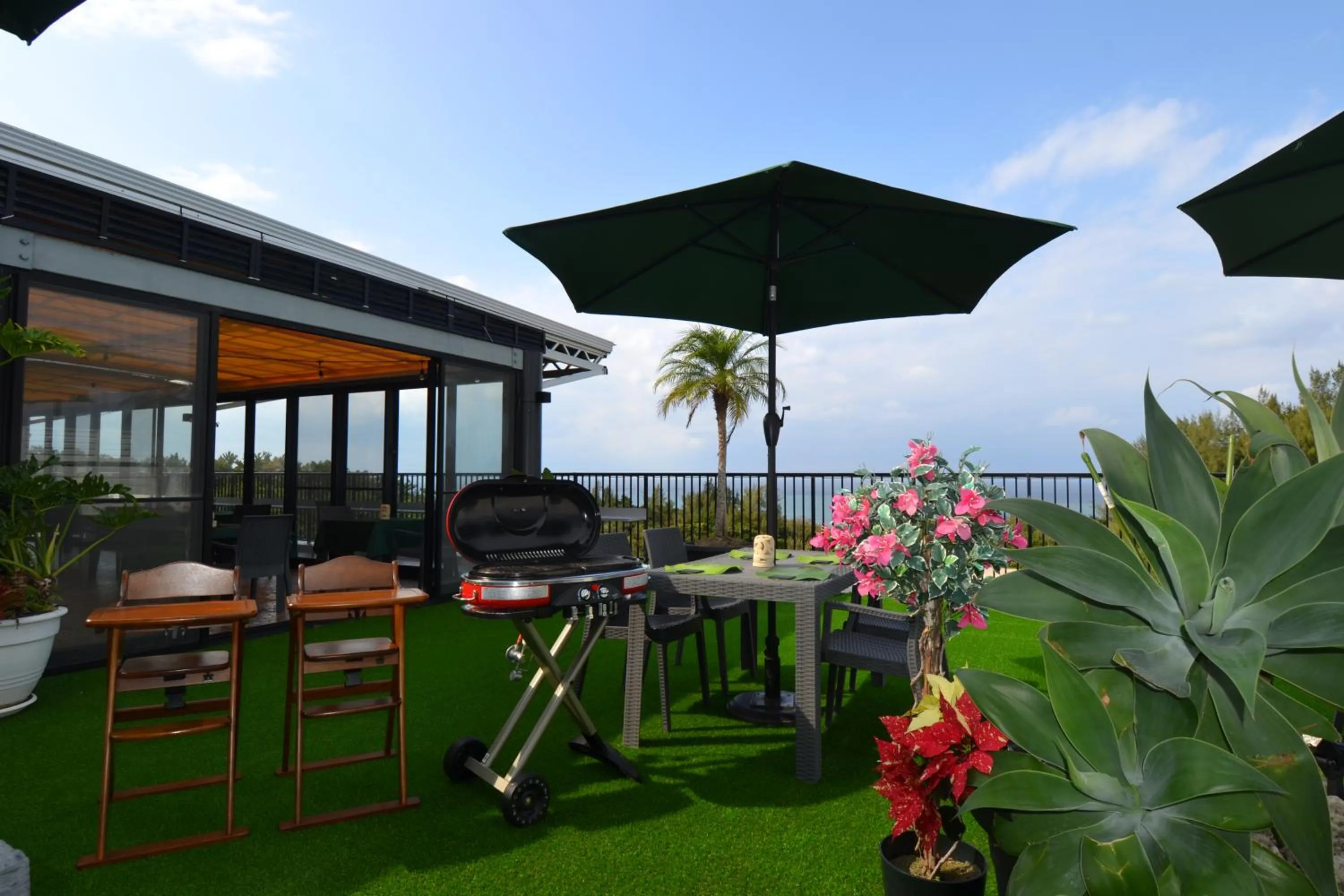 Restaurant/places to eat in The Peridot Smart Hotel Tancha Ward