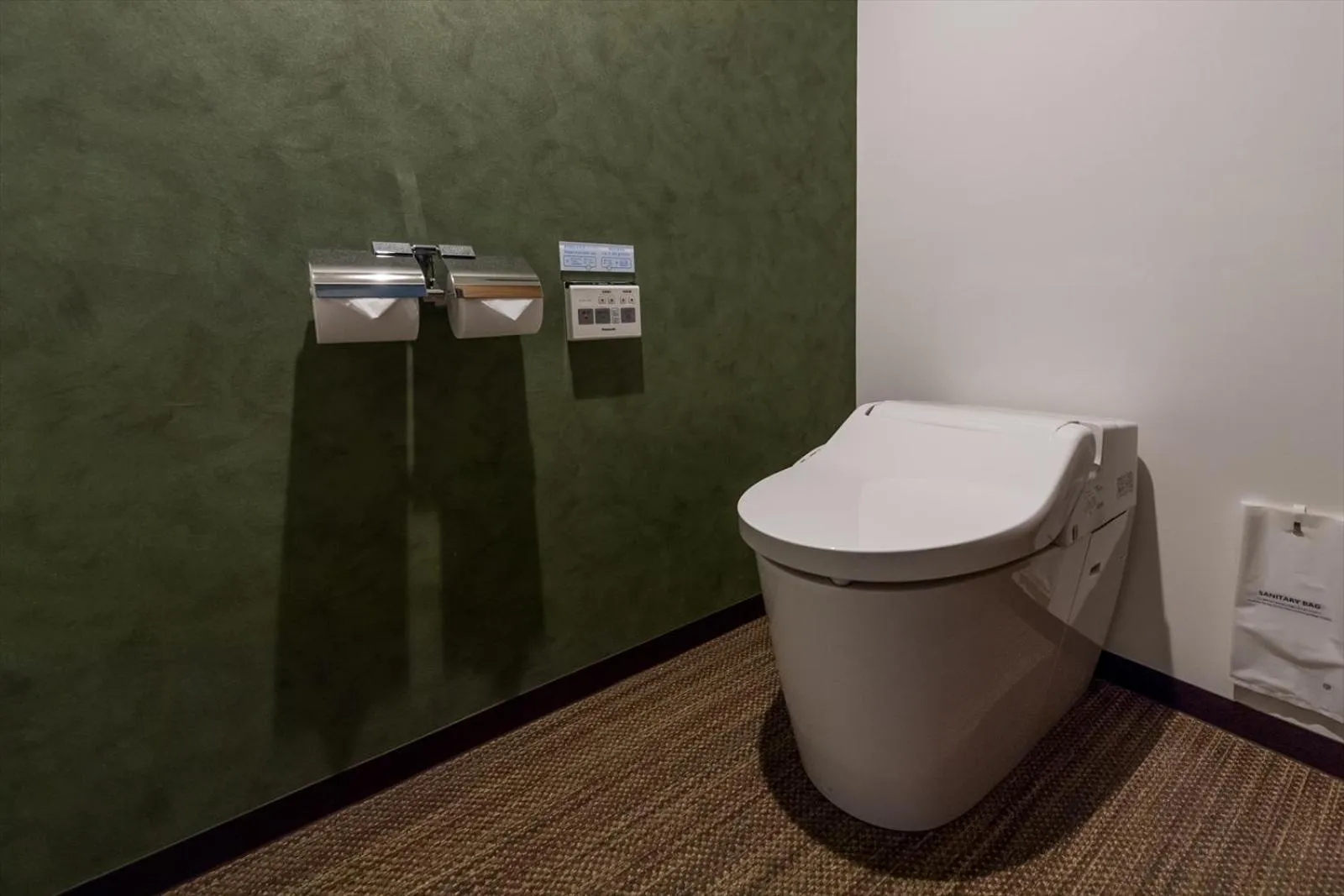 Toilet in The Peridot Smart Hotel Tancha Ward