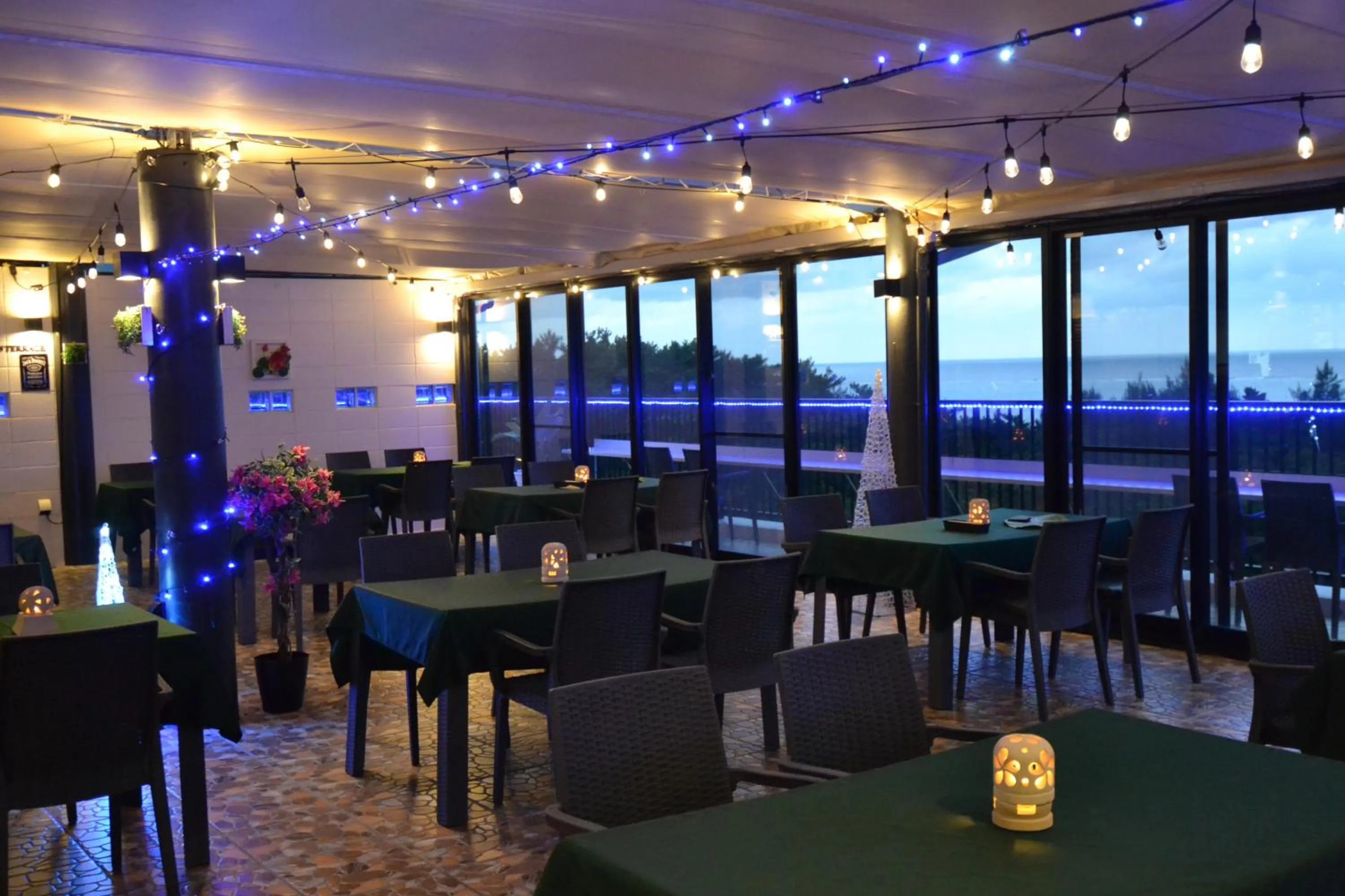 Restaurant/places to eat in The Peridot Smart Hotel Tancha Ward