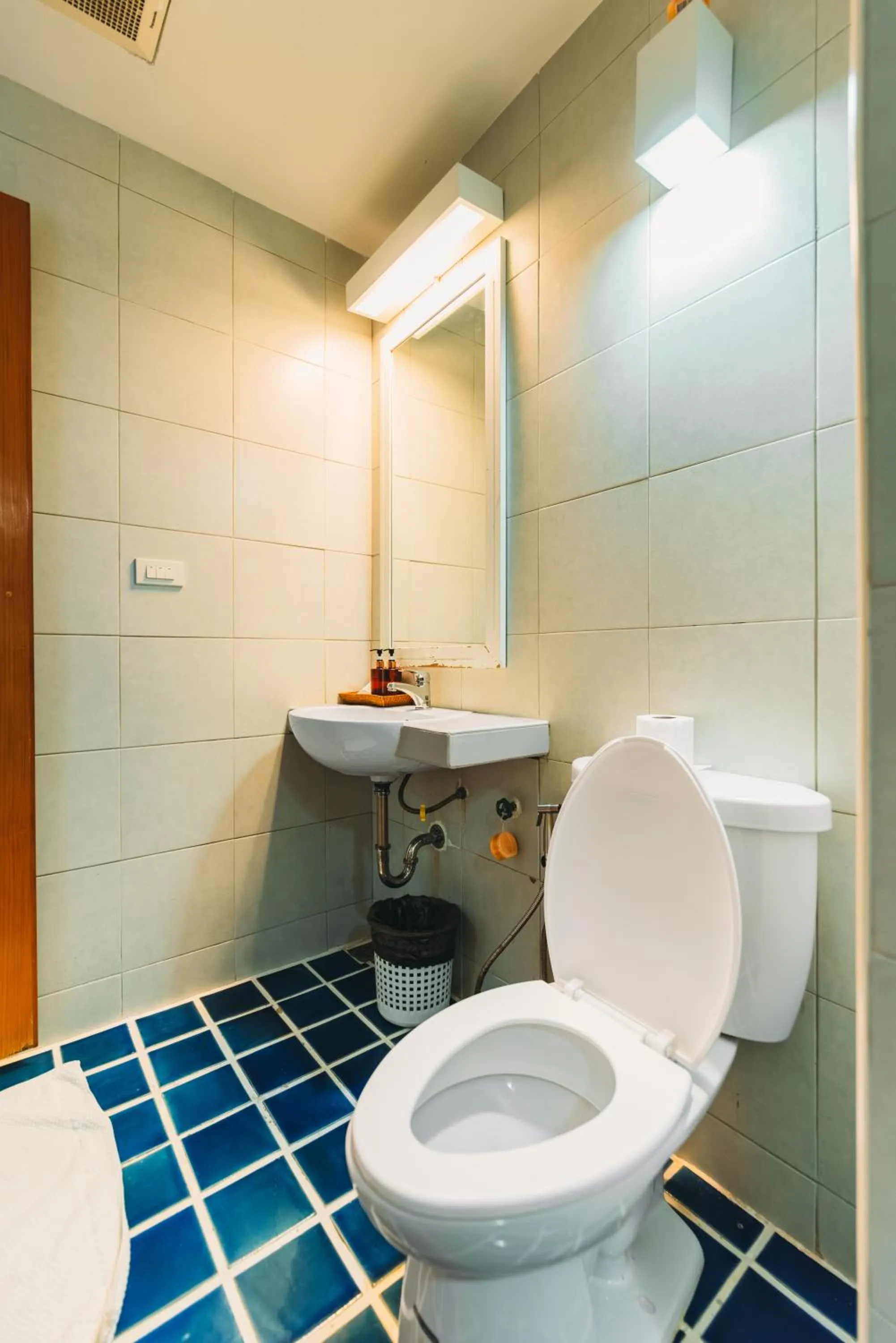 Toilet in Villa Cha-Cha Khaosan Rambuttri