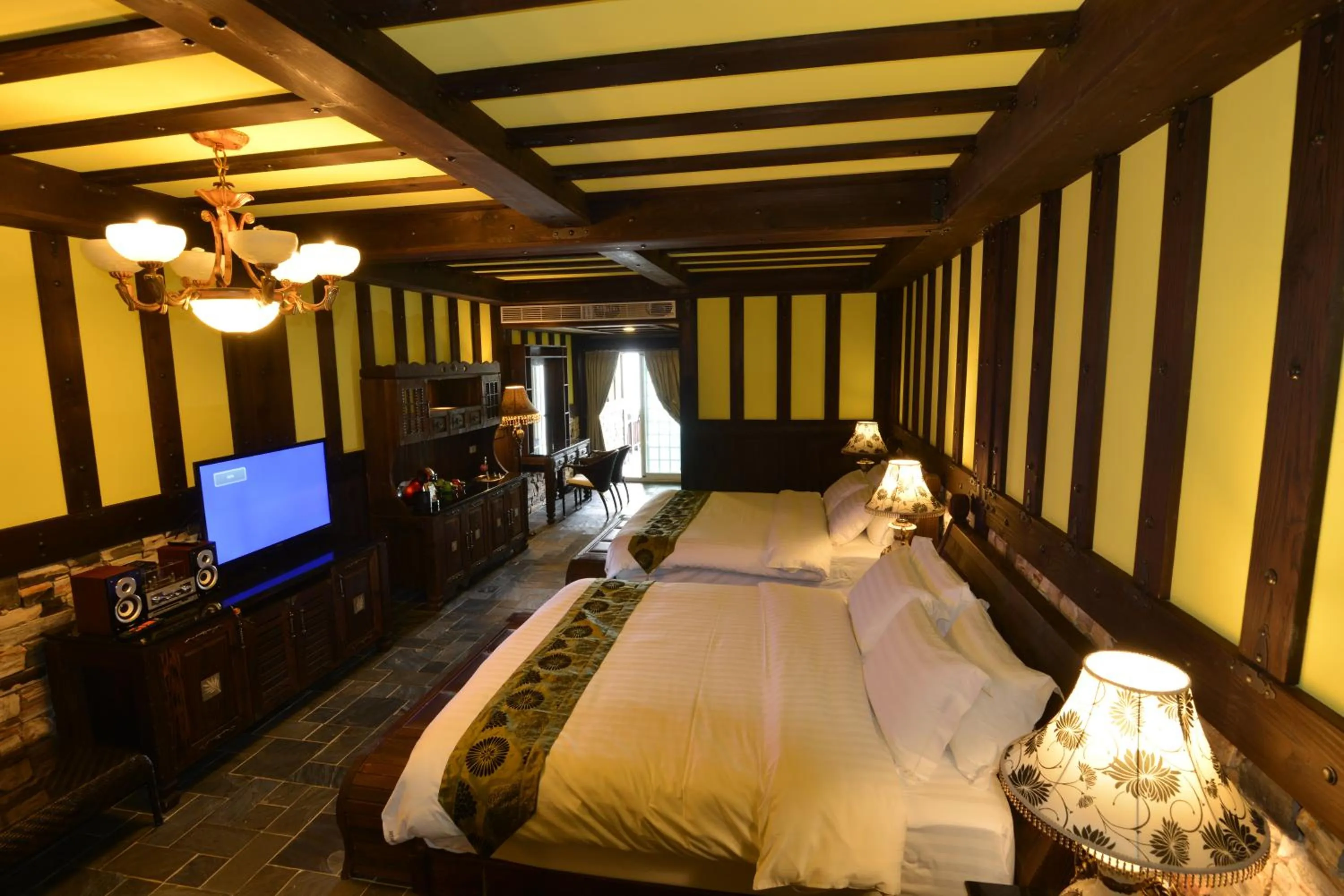 Photo of the whole room, Bed in Stuart Villa