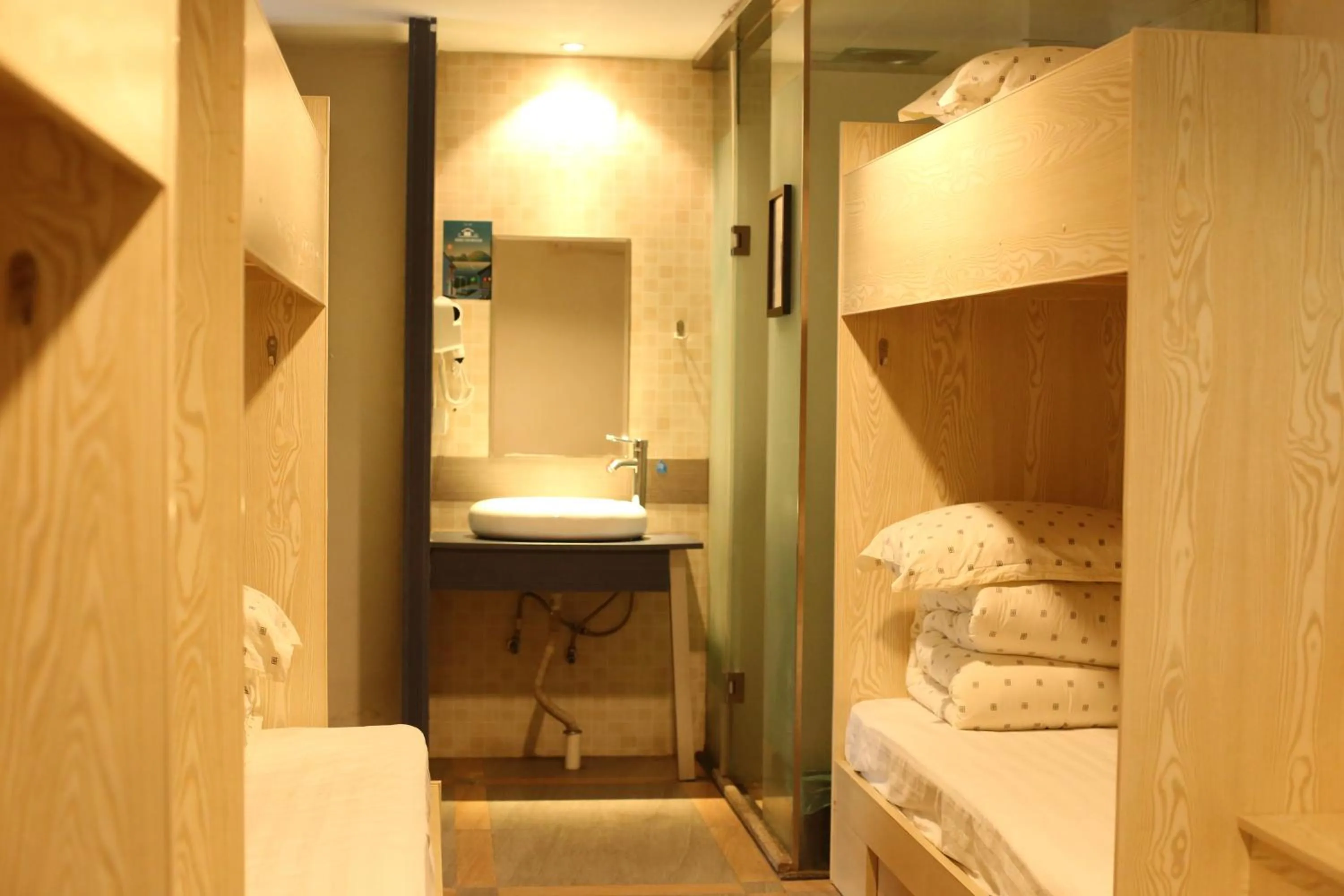 bunk bed, Bed in Kunlun International Youth Hostel