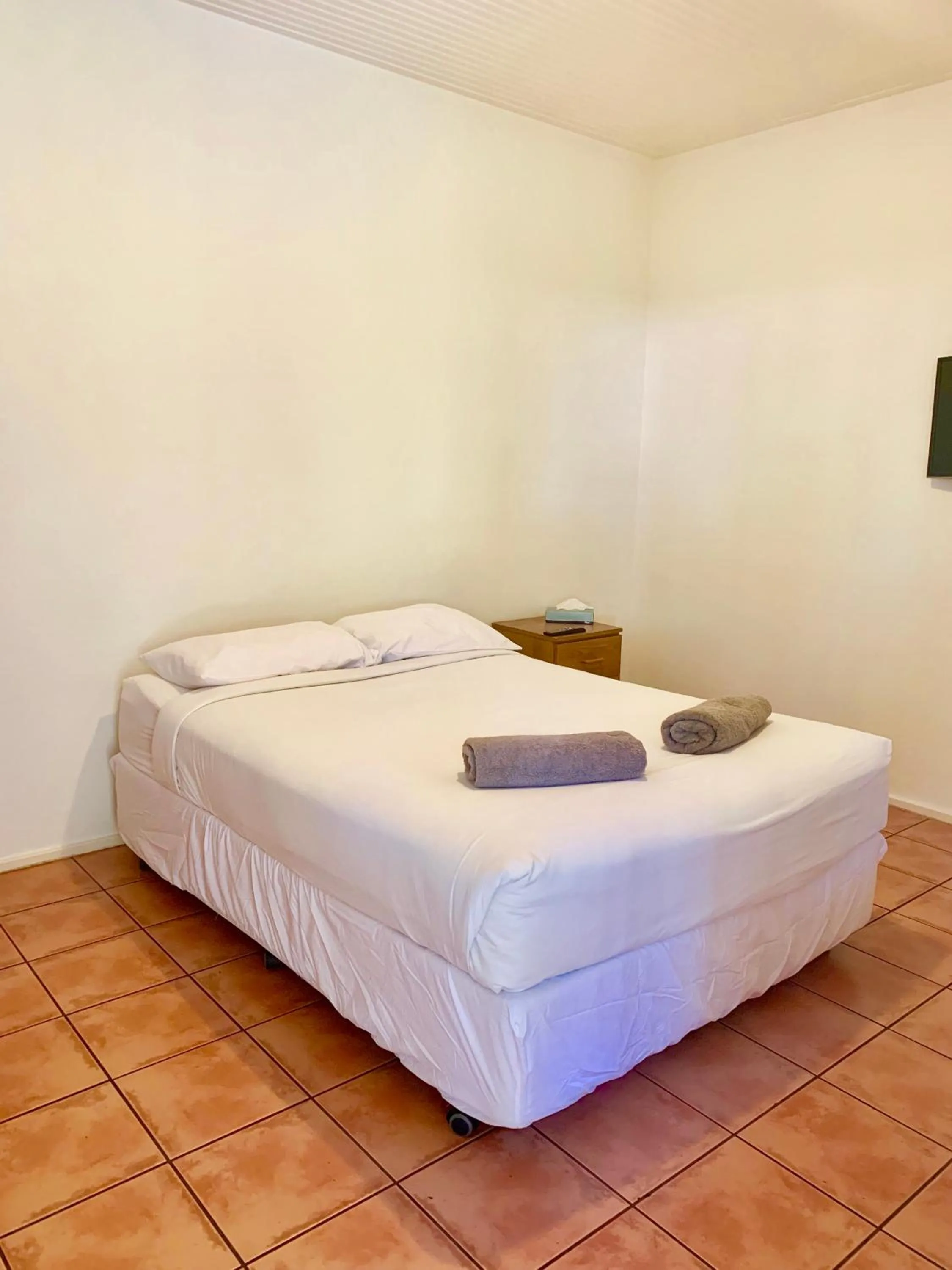 Bed in Roebuck Bay Backpackers