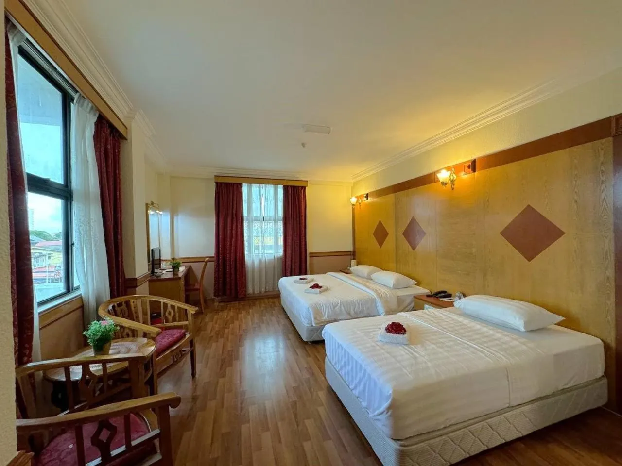 Bed in Flora Place Hotel