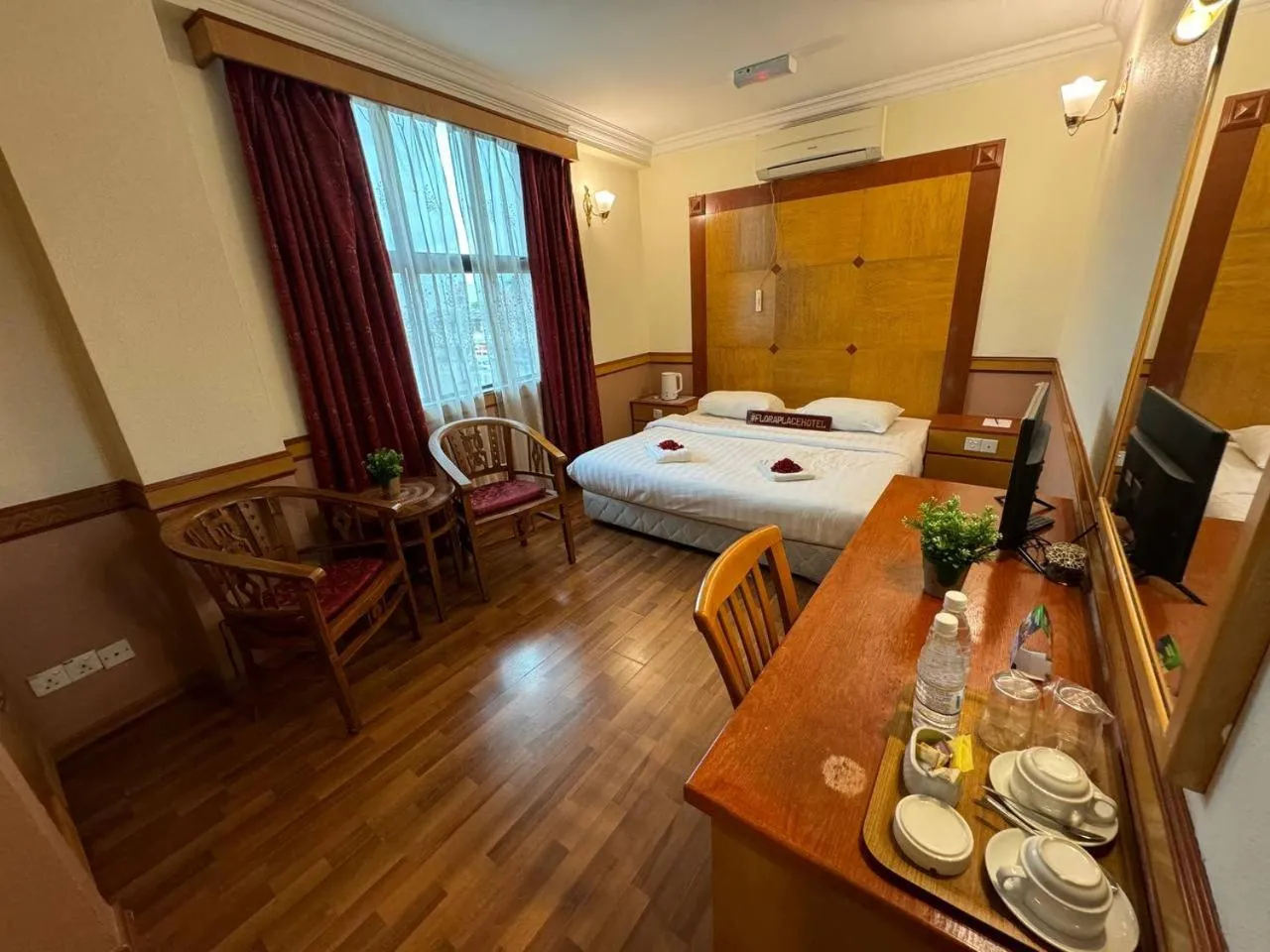 Bed in Flora Place Hotel