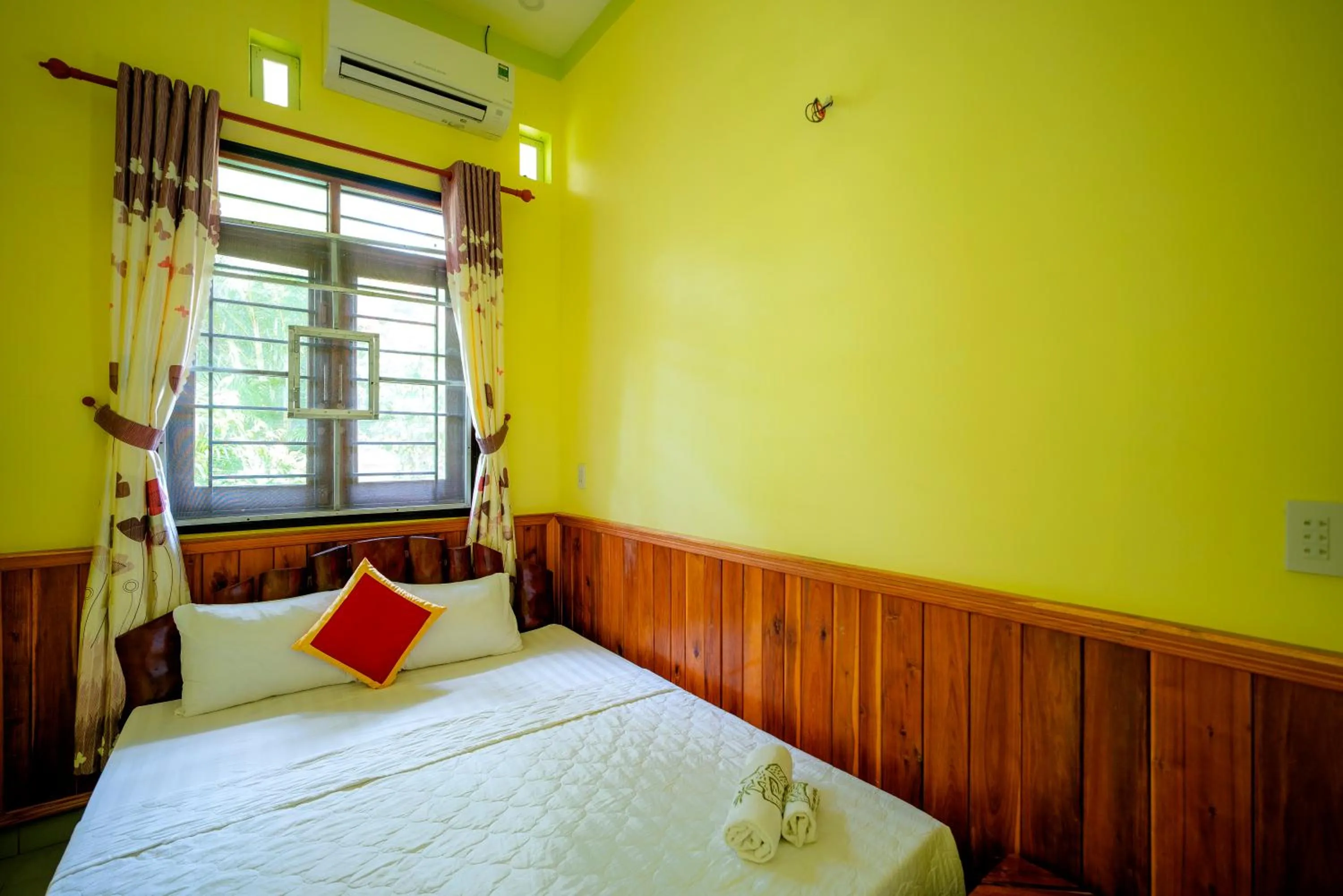 Bedroom, Bed in Mai Binh Phuong Bungalow