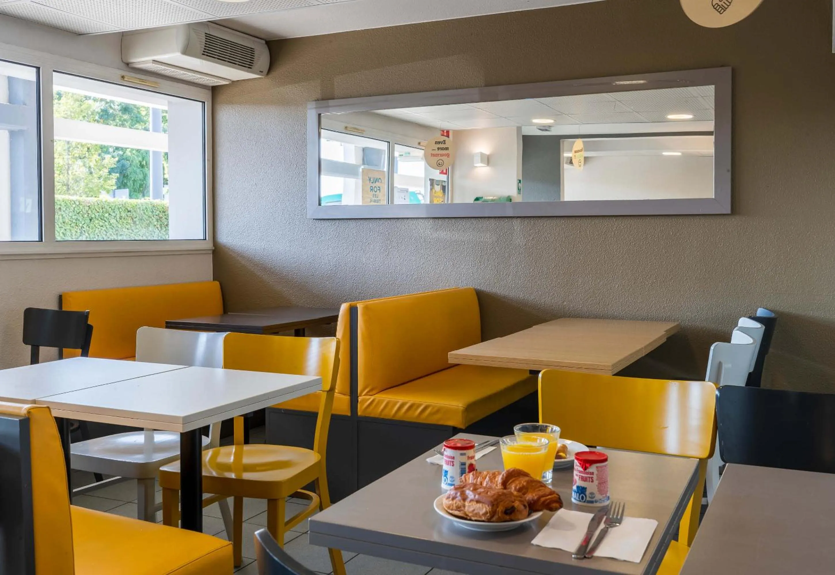 Breakfast in B&B HOTEL Orléans Ouest La Chapelle-Saint-Mesmin