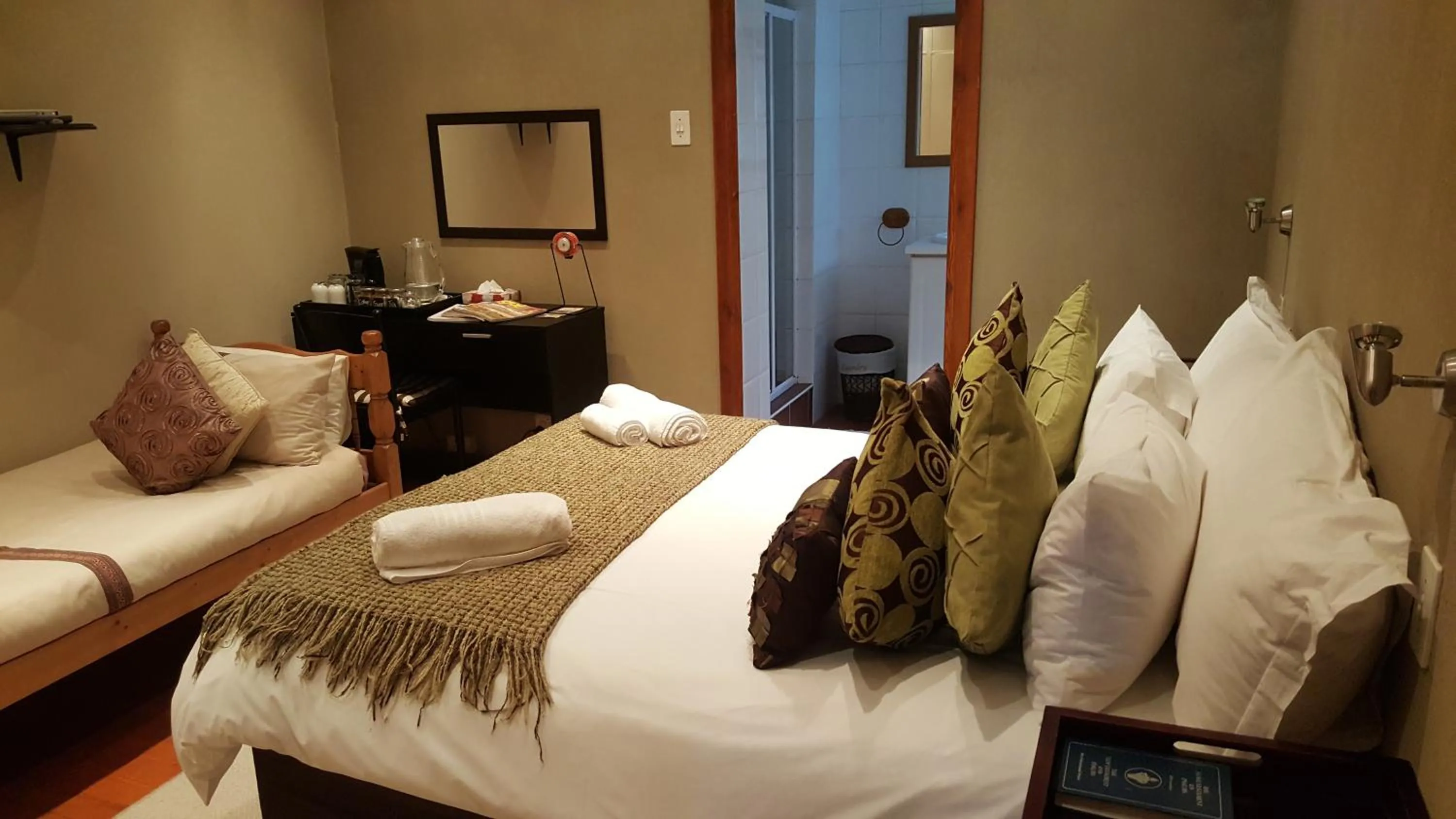 Budget Triple Room in Copperpot Guesthouse