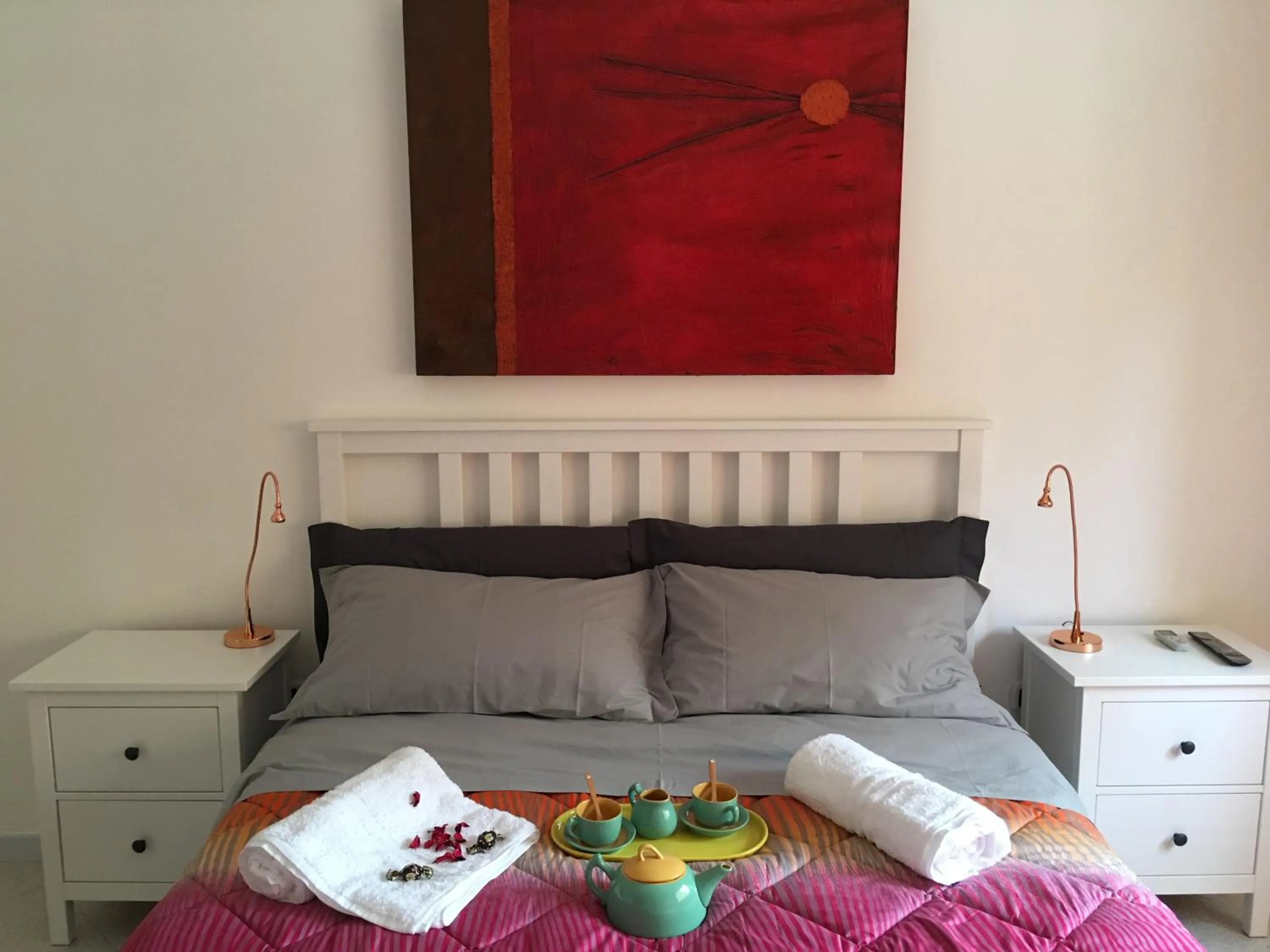 Bedroom, Bed in Hibiscus