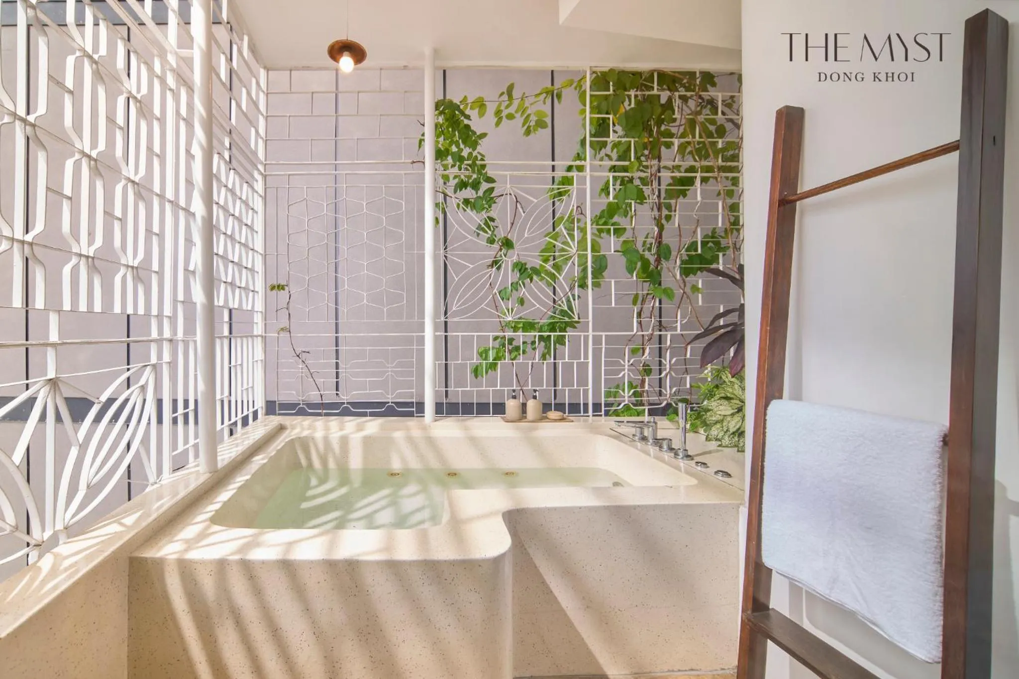 Bath in The Myst Dong Khoi