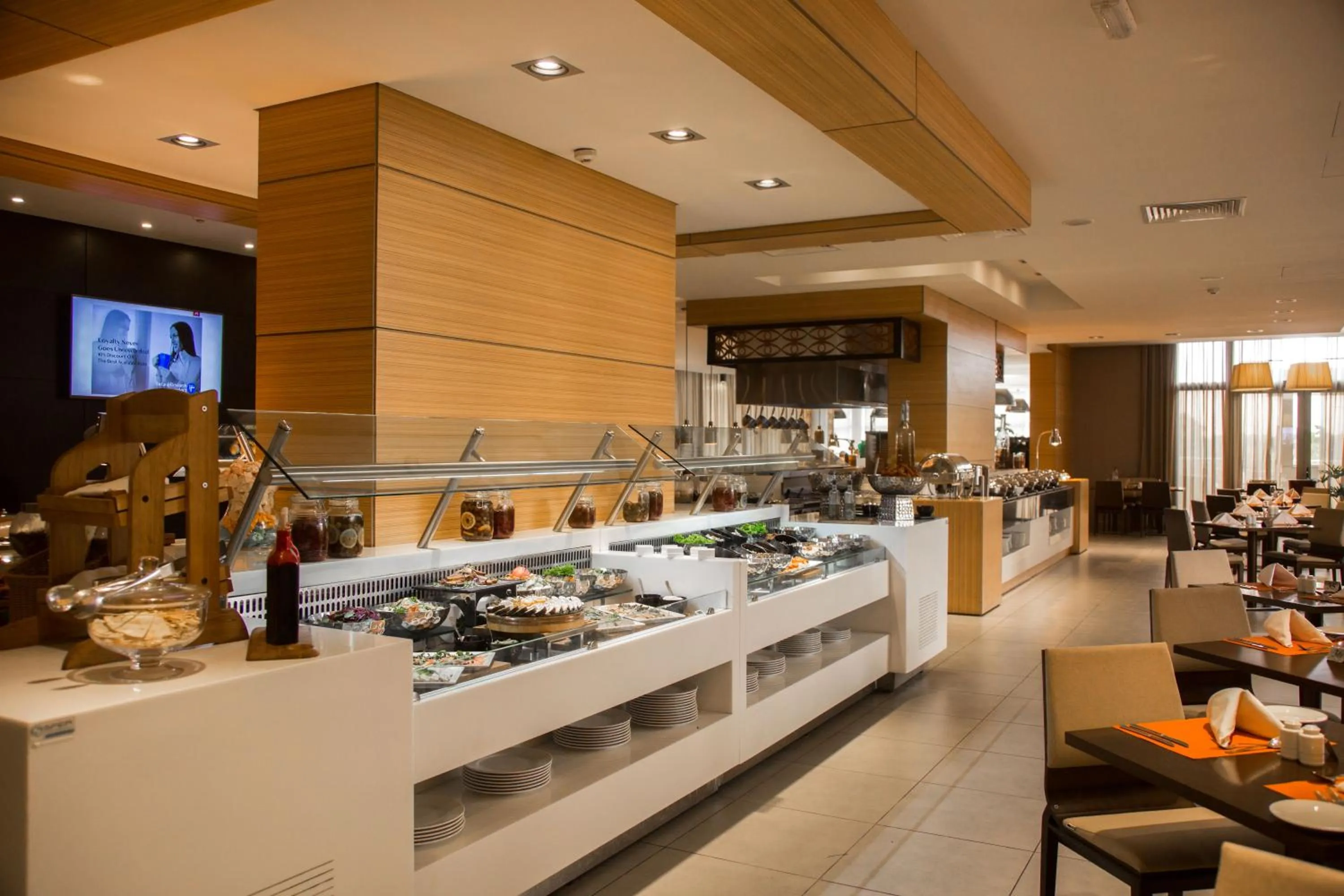 Restaurant/places to eat in Kin Plaza Arjaan by Rotana