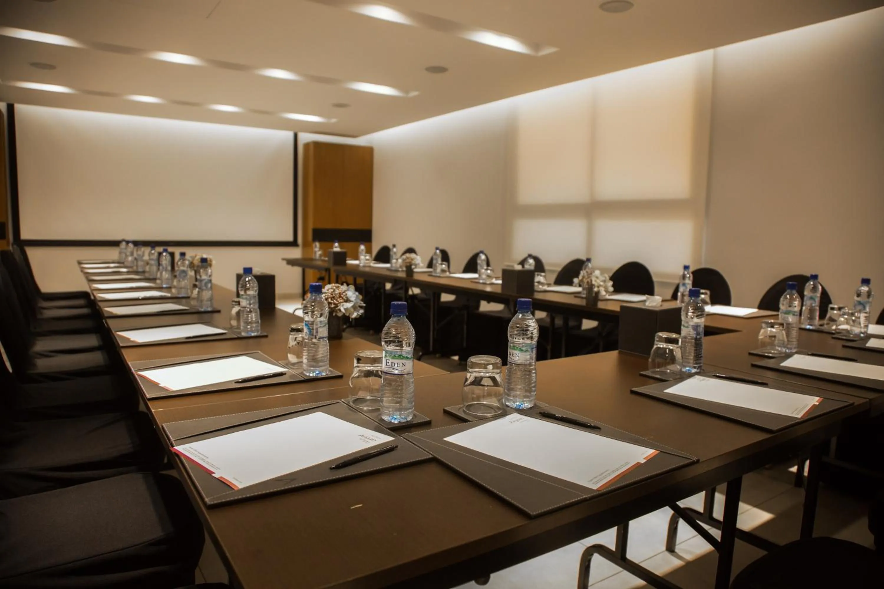 Business facilities in Kin Plaza Arjaan by Rotana