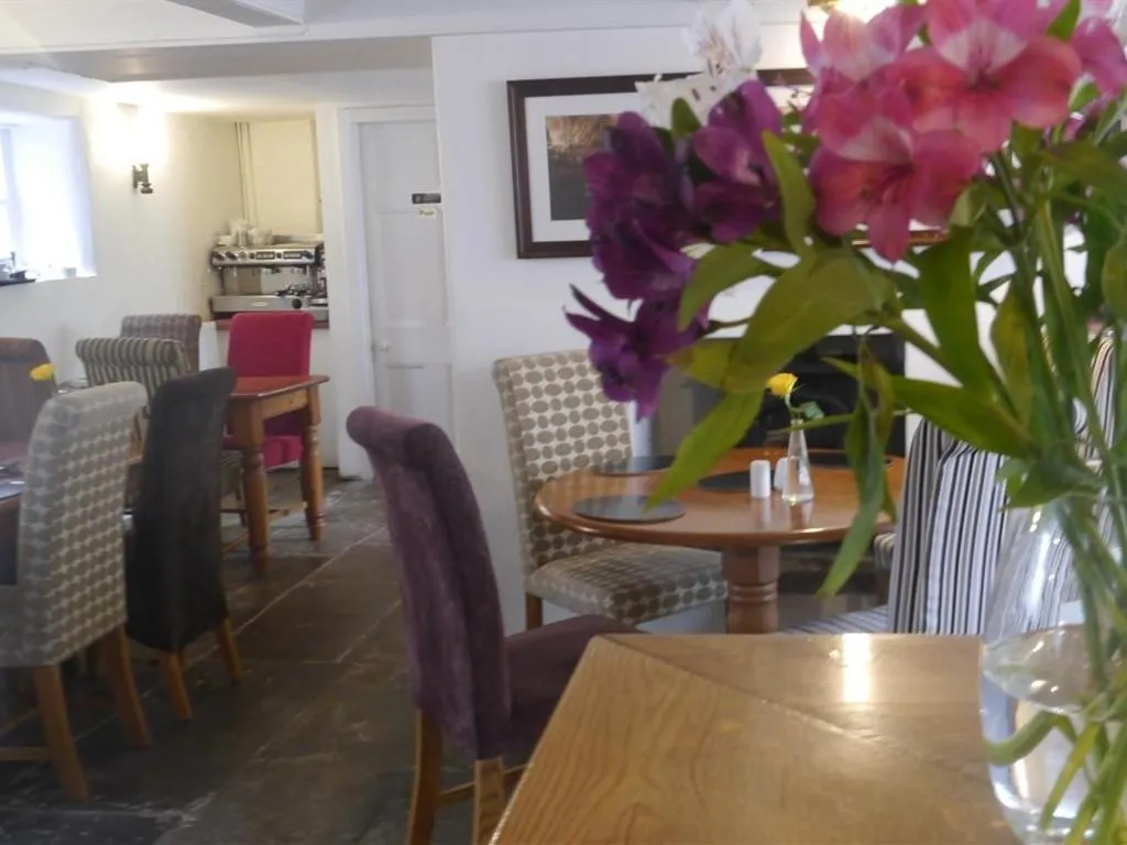Dining area in 3 Millstones Inn