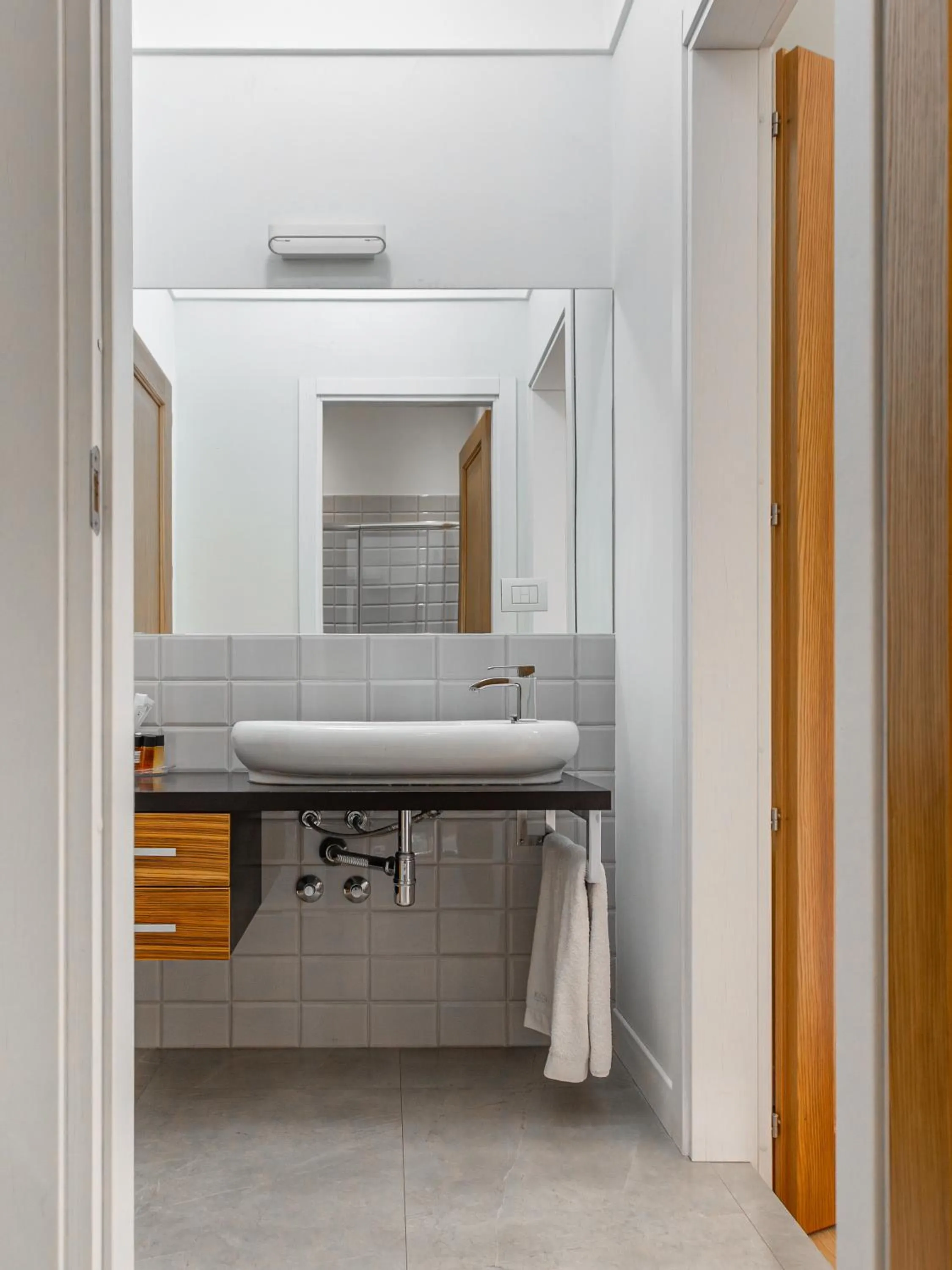 Bathroom in Euterpe LHT