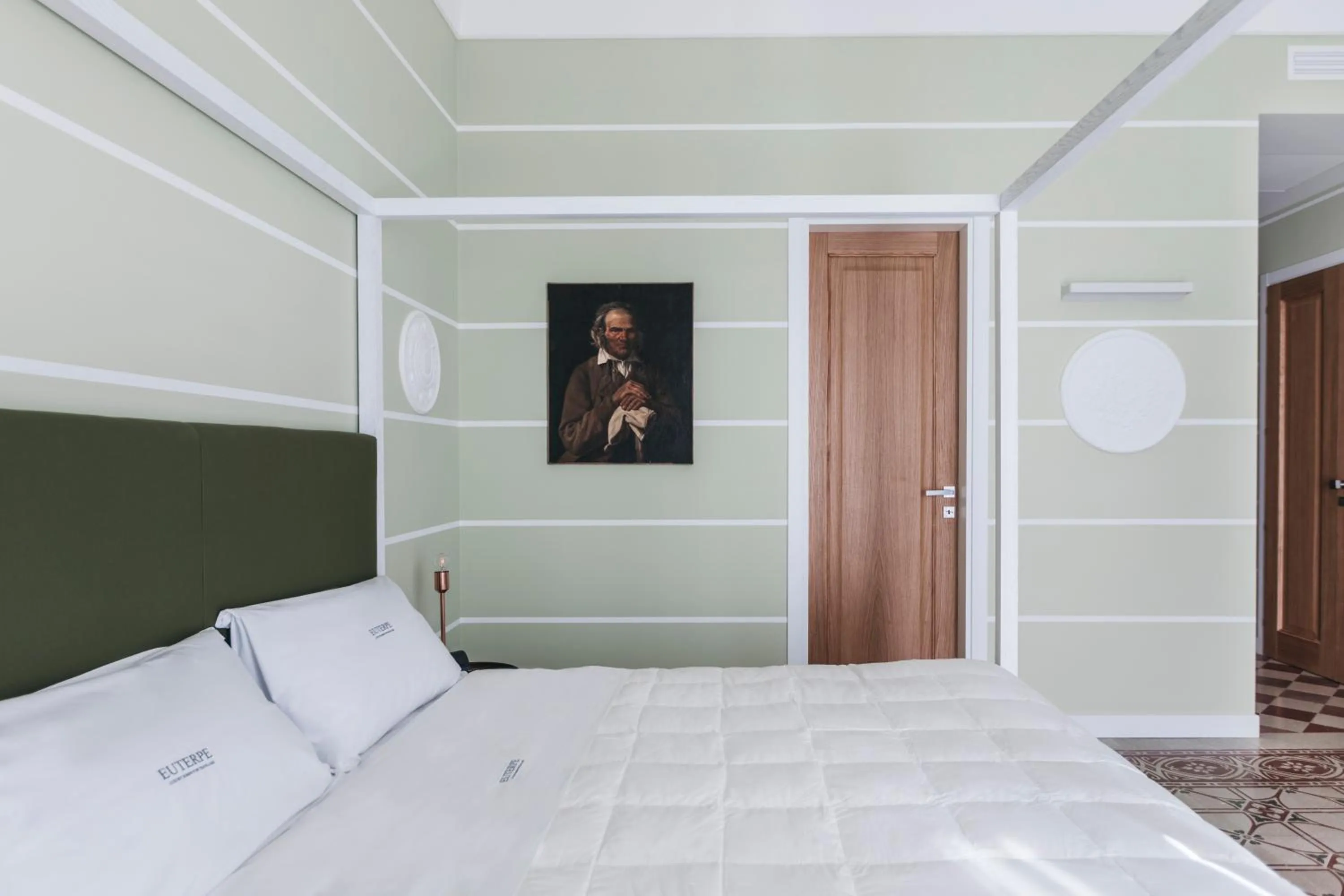 Decorative detail, Bed in Euterpe LHT