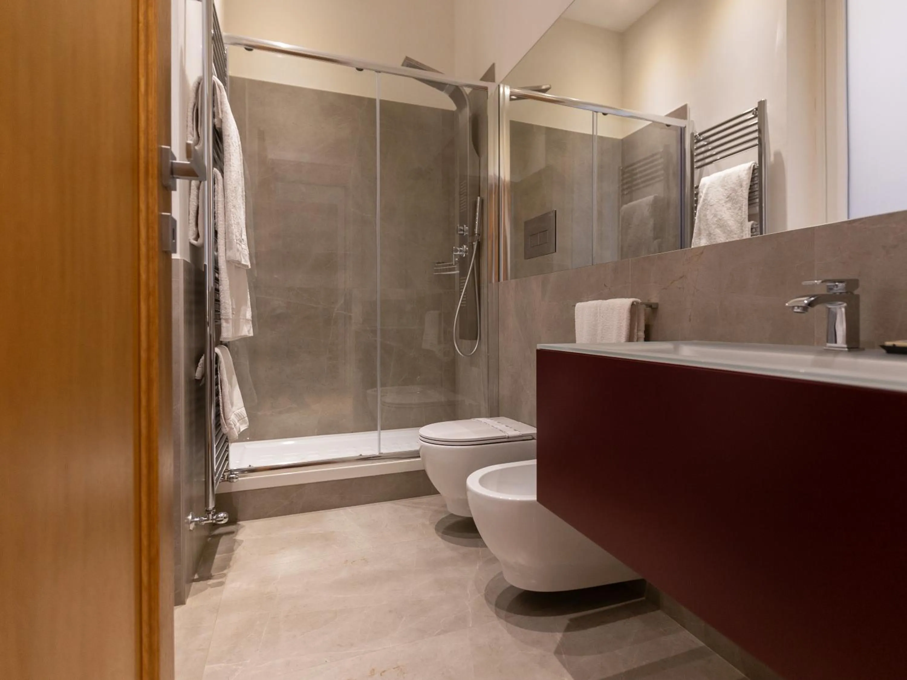 Shower in Euterpe LHT